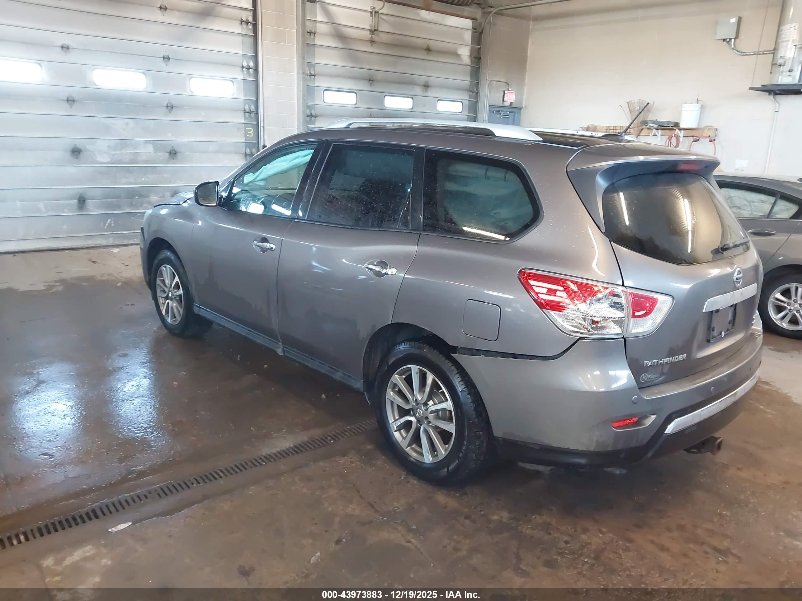 NISSAN PATHFINDER image 3