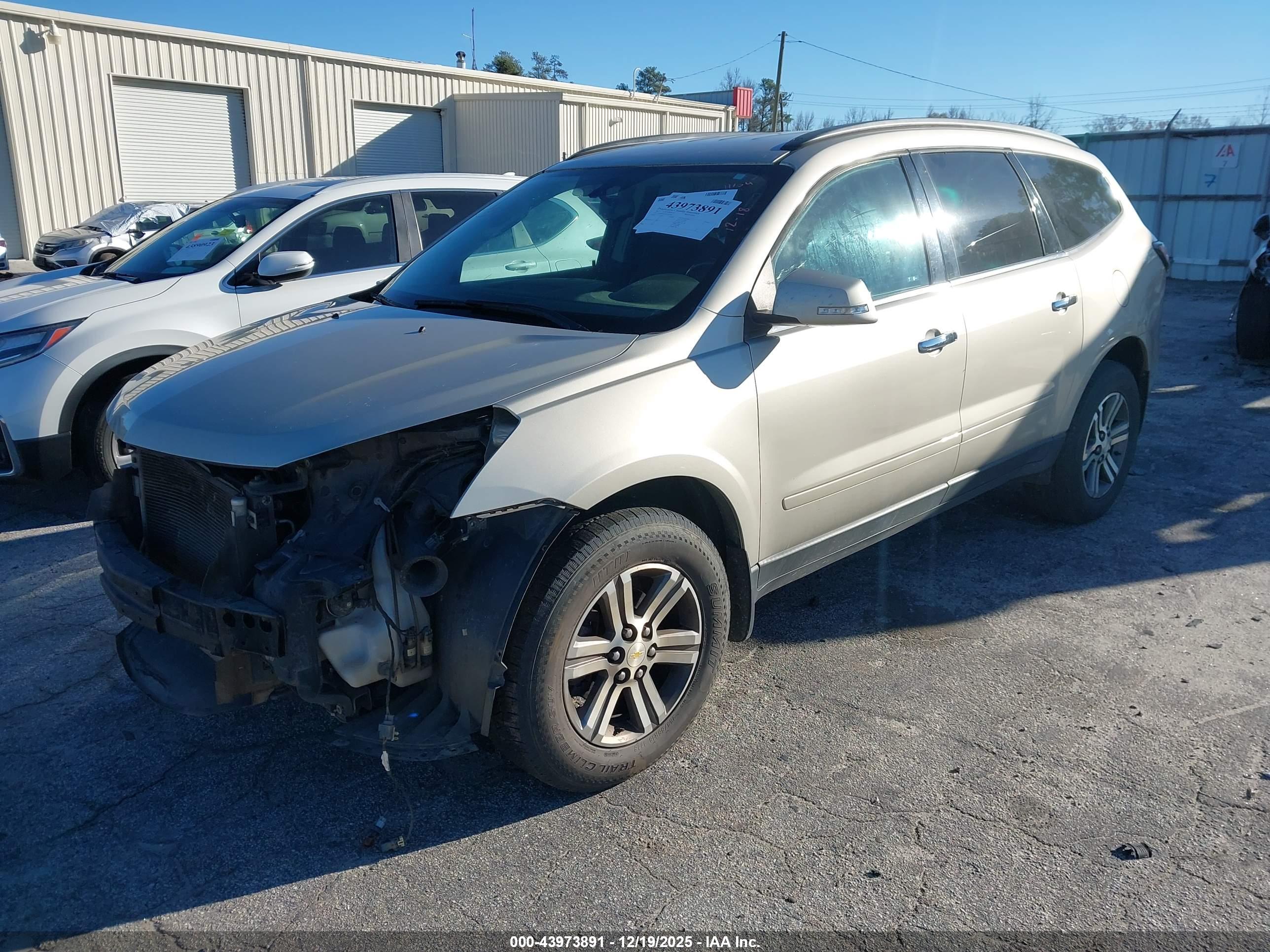 CHEVROLET TRAVERSE image 2