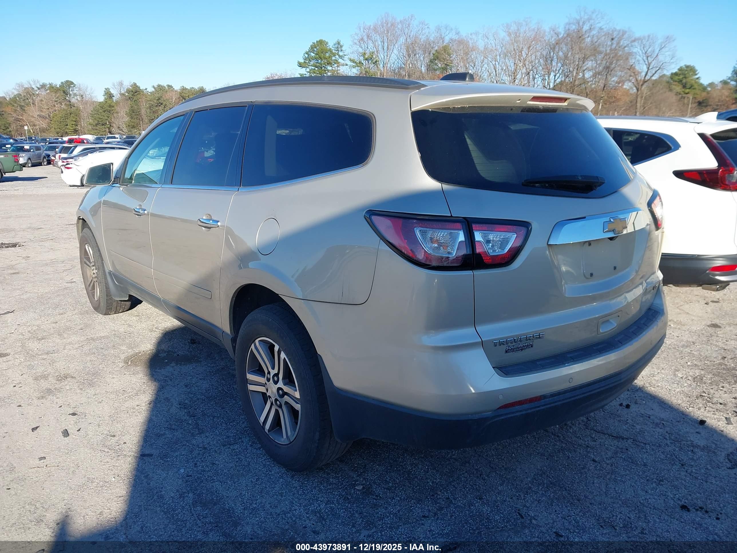 CHEVROLET TRAVERSE image 3
