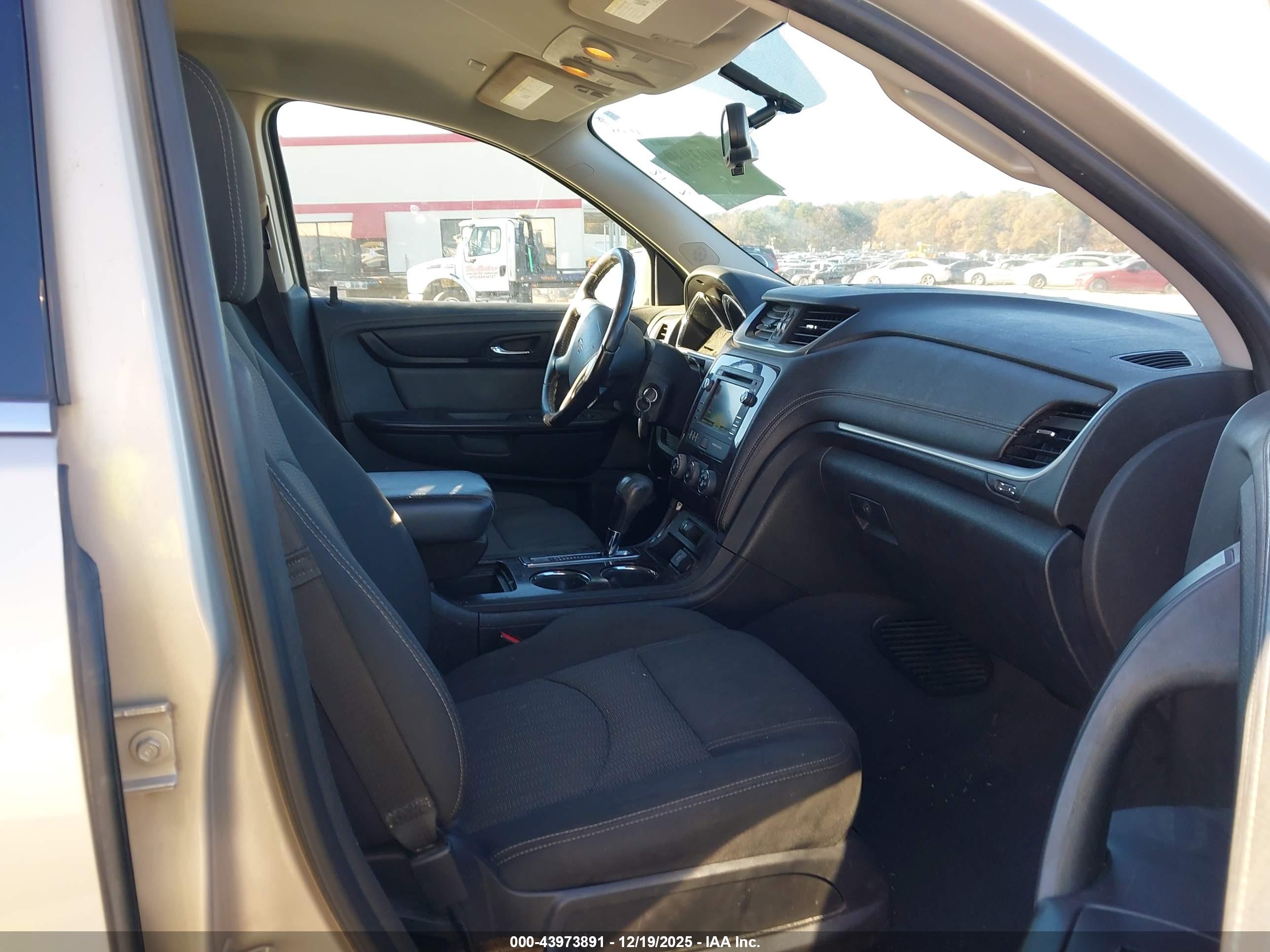 CHEVROLET TRAVERSE image 5