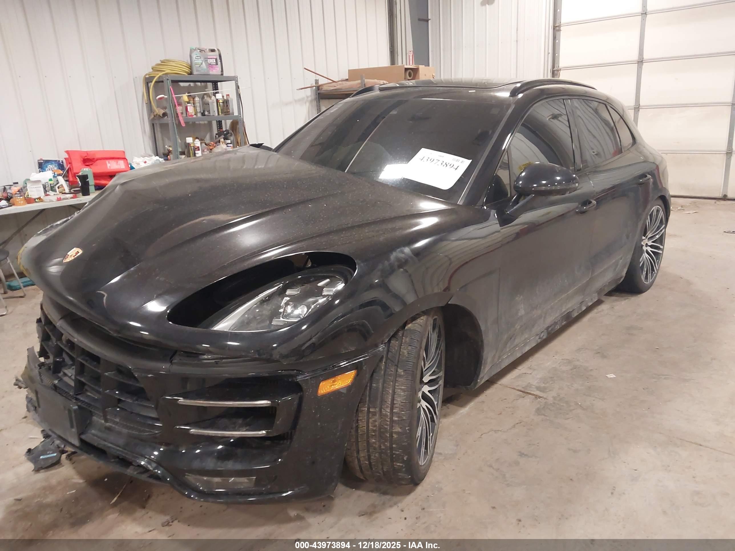 PORSCHE MACAN image 2