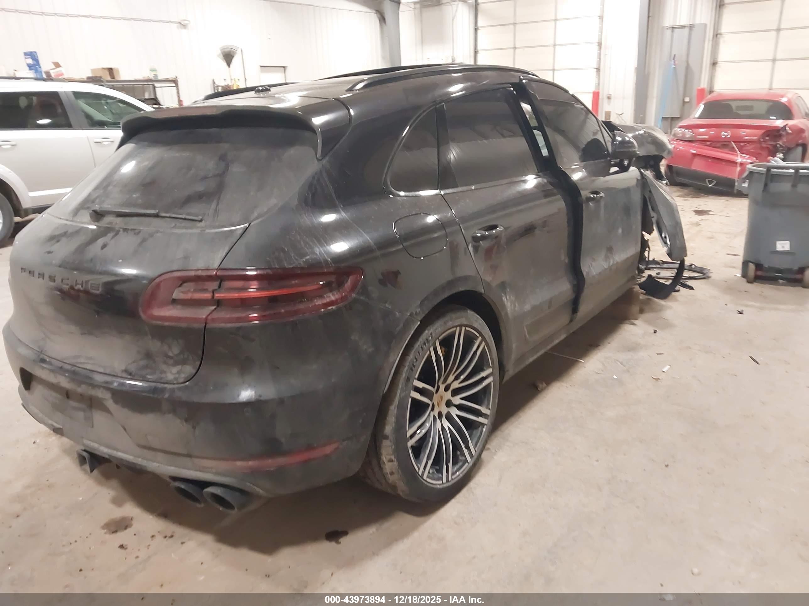PORSCHE MACAN image 4