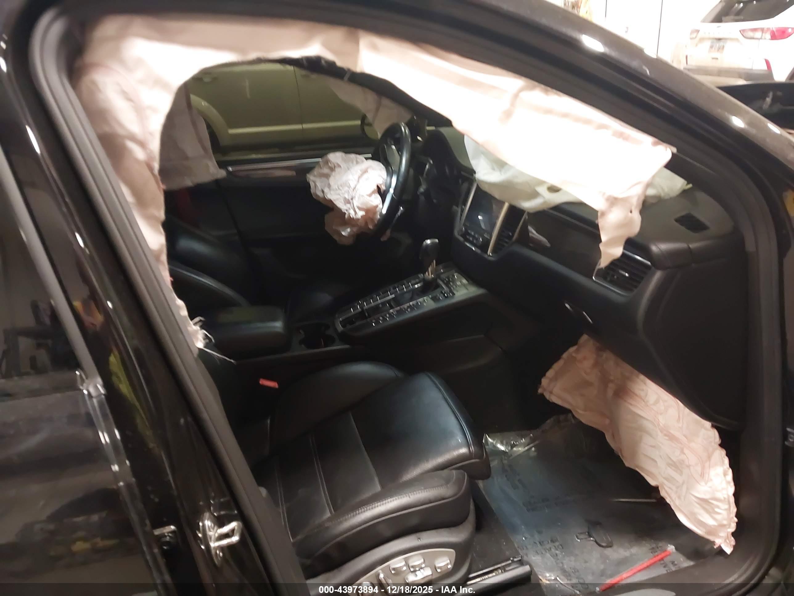 PORSCHE MACAN image 5
