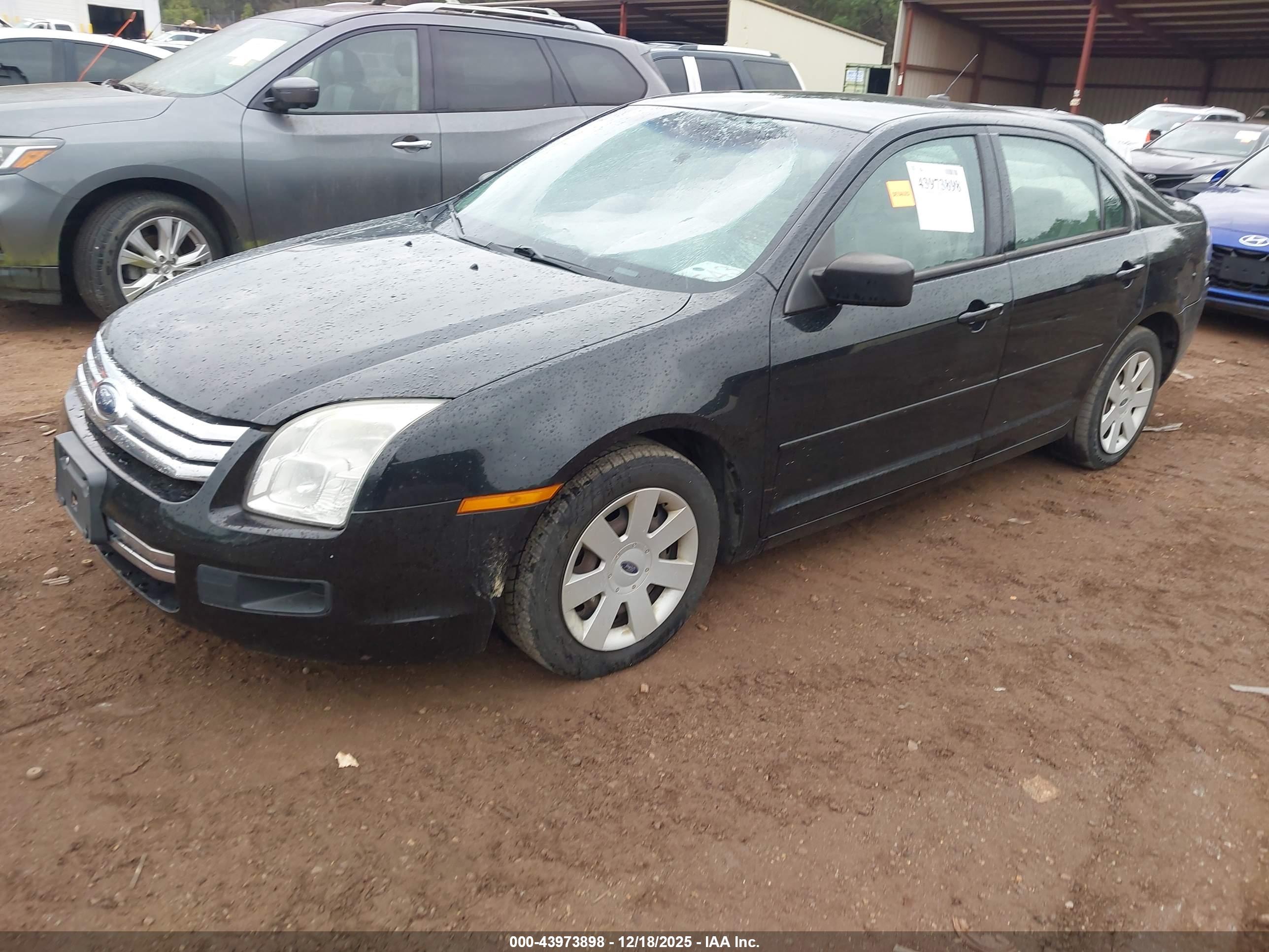 FORD FUSION image 2