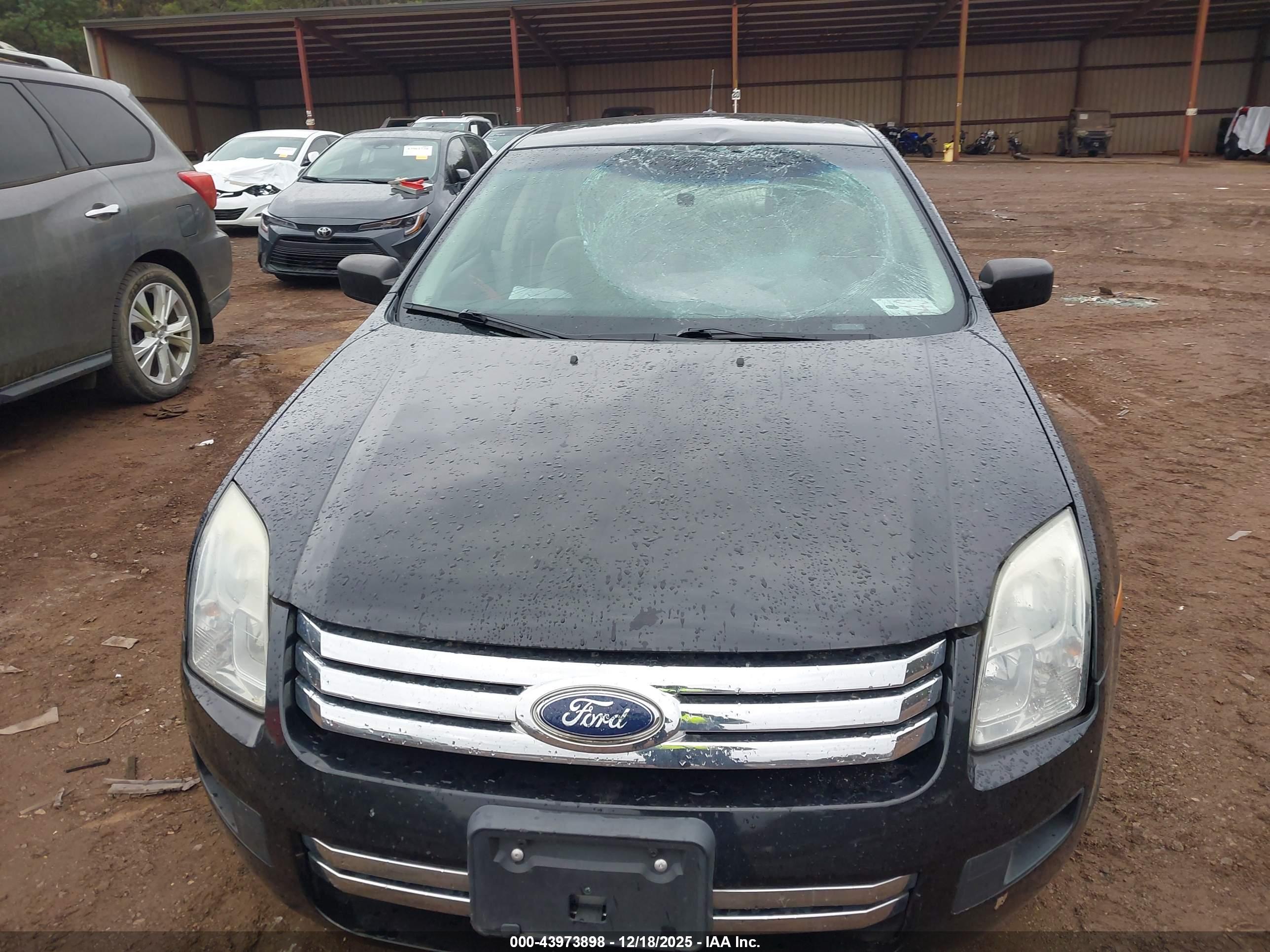 FORD FUSION image 6
