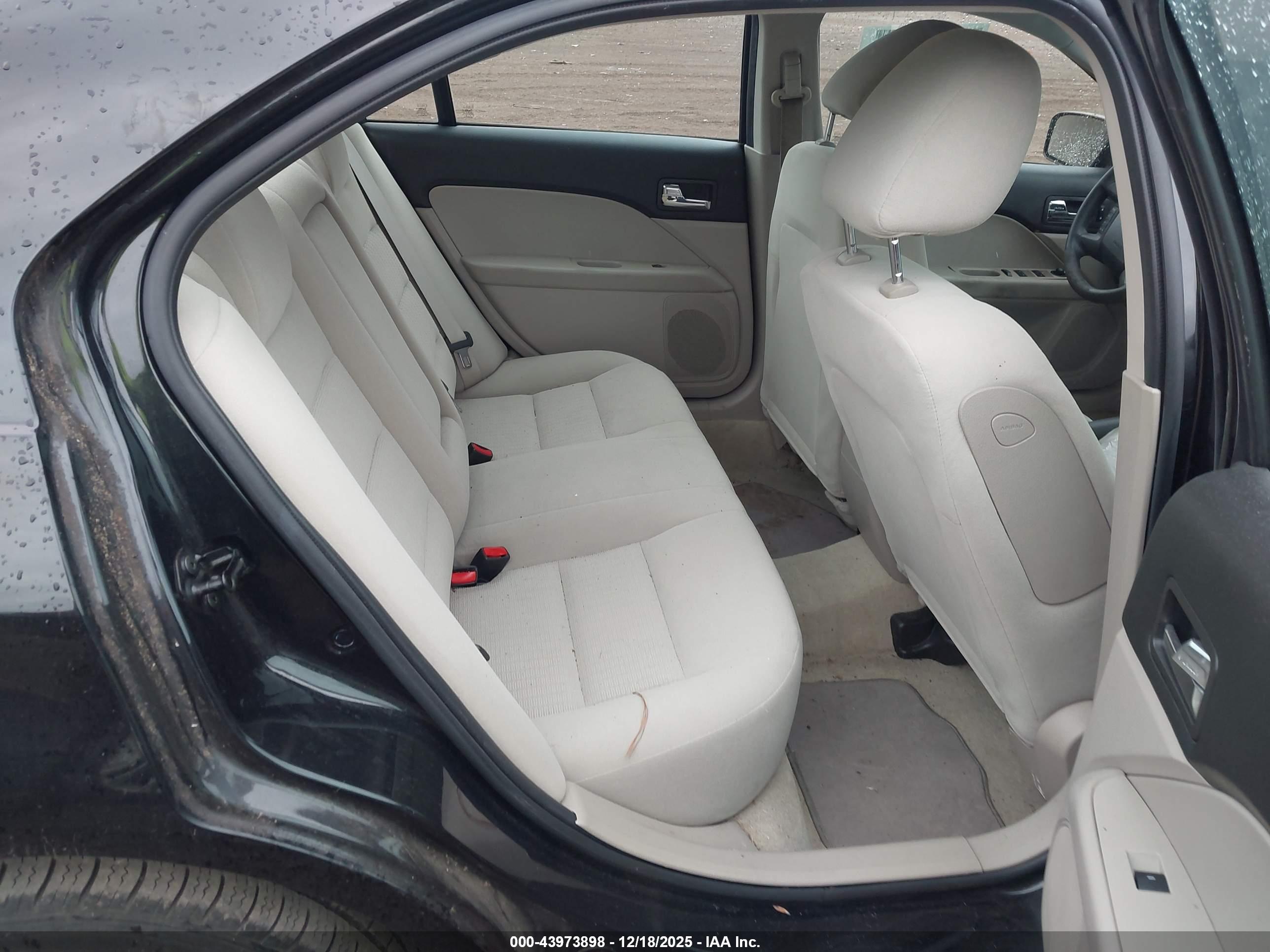 FORD FUSION image 8