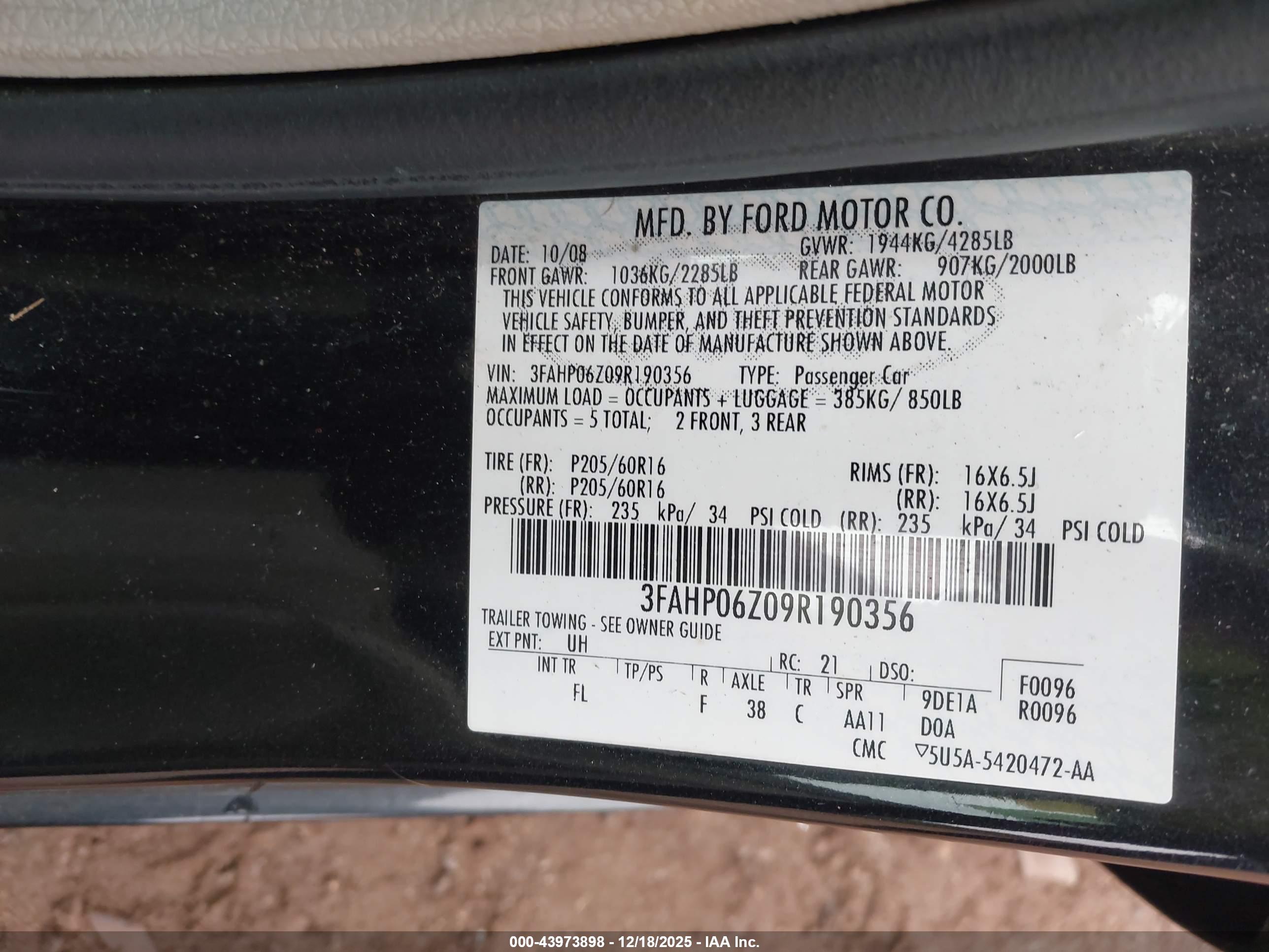 FORD FUSION image 9