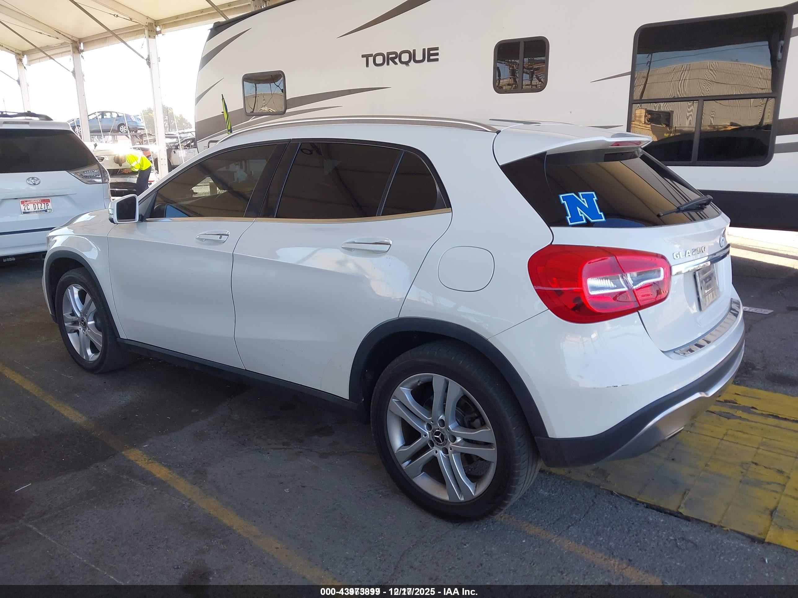 MERCEDES-BENZ GLA image 3
