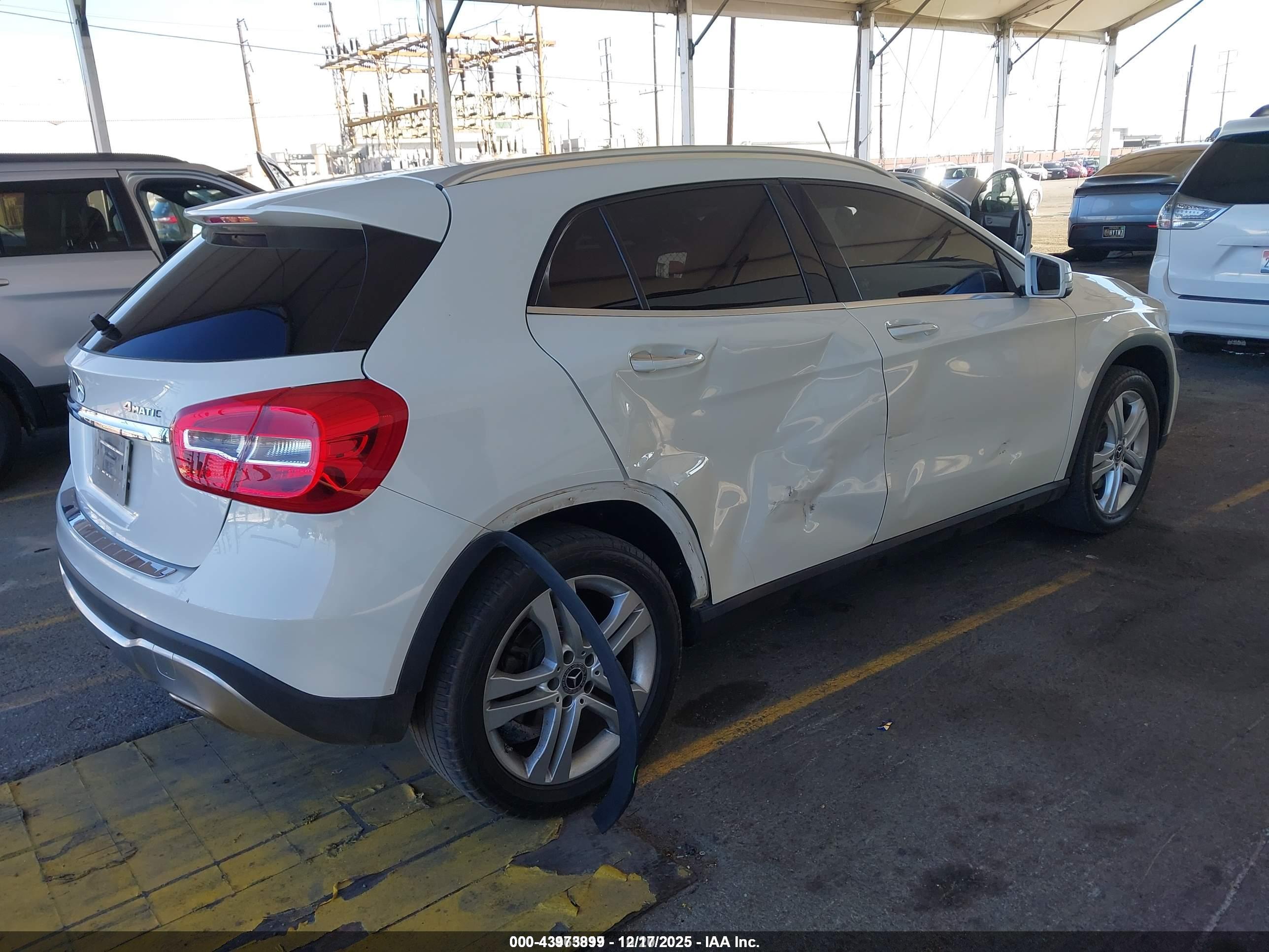 MERCEDES-BENZ GLA image 4