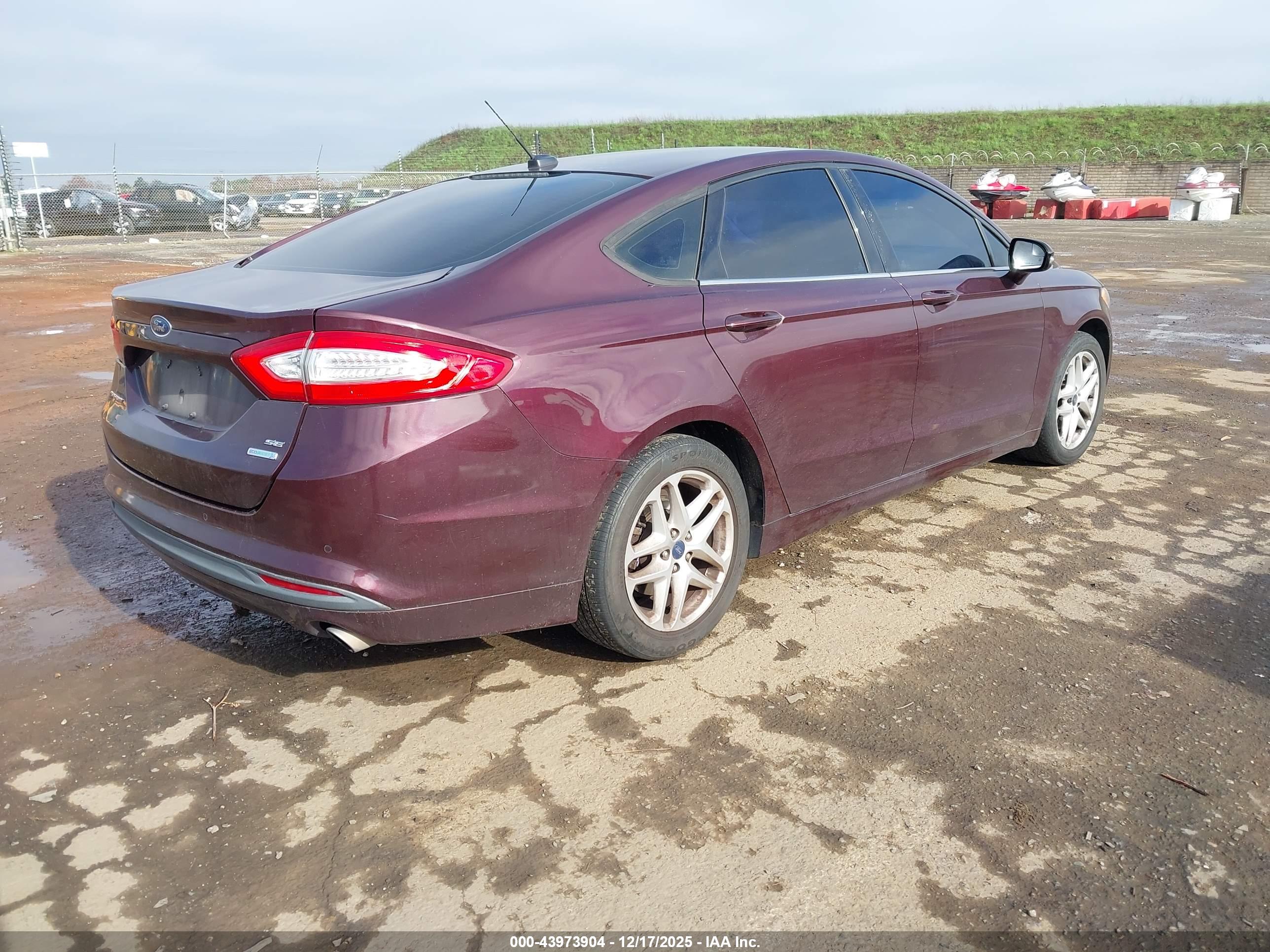 FORD FUSION image 4