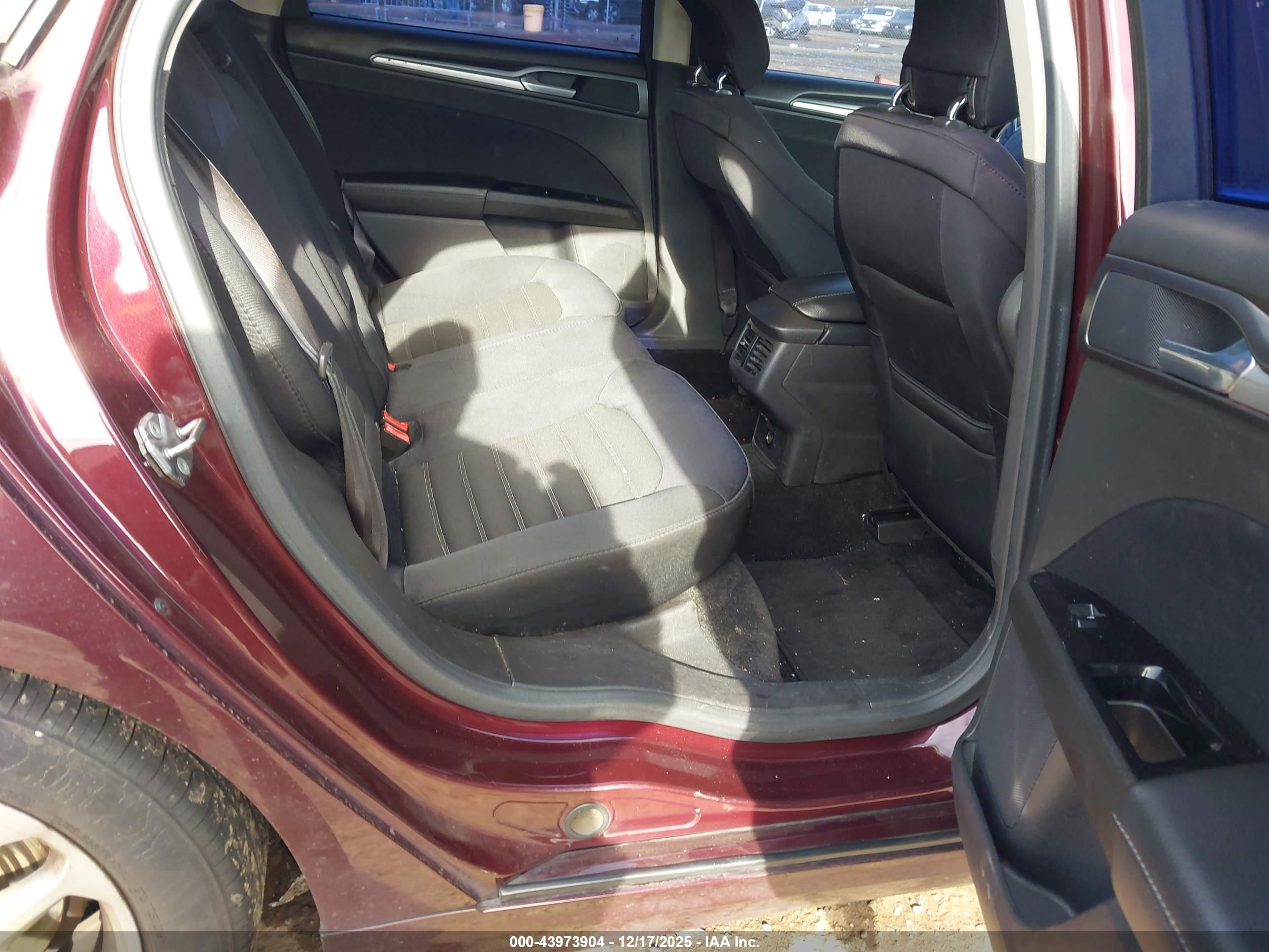 FORD FUSION image 8