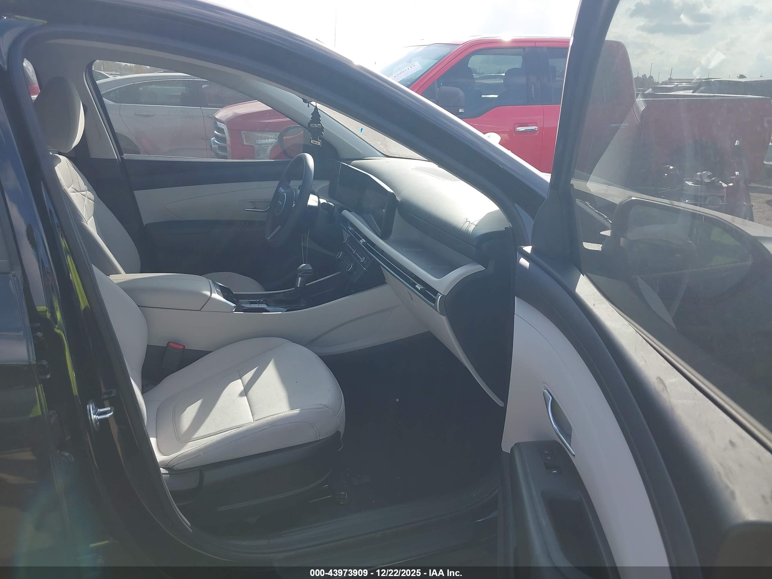 HYUNDAI TUCSON image 5