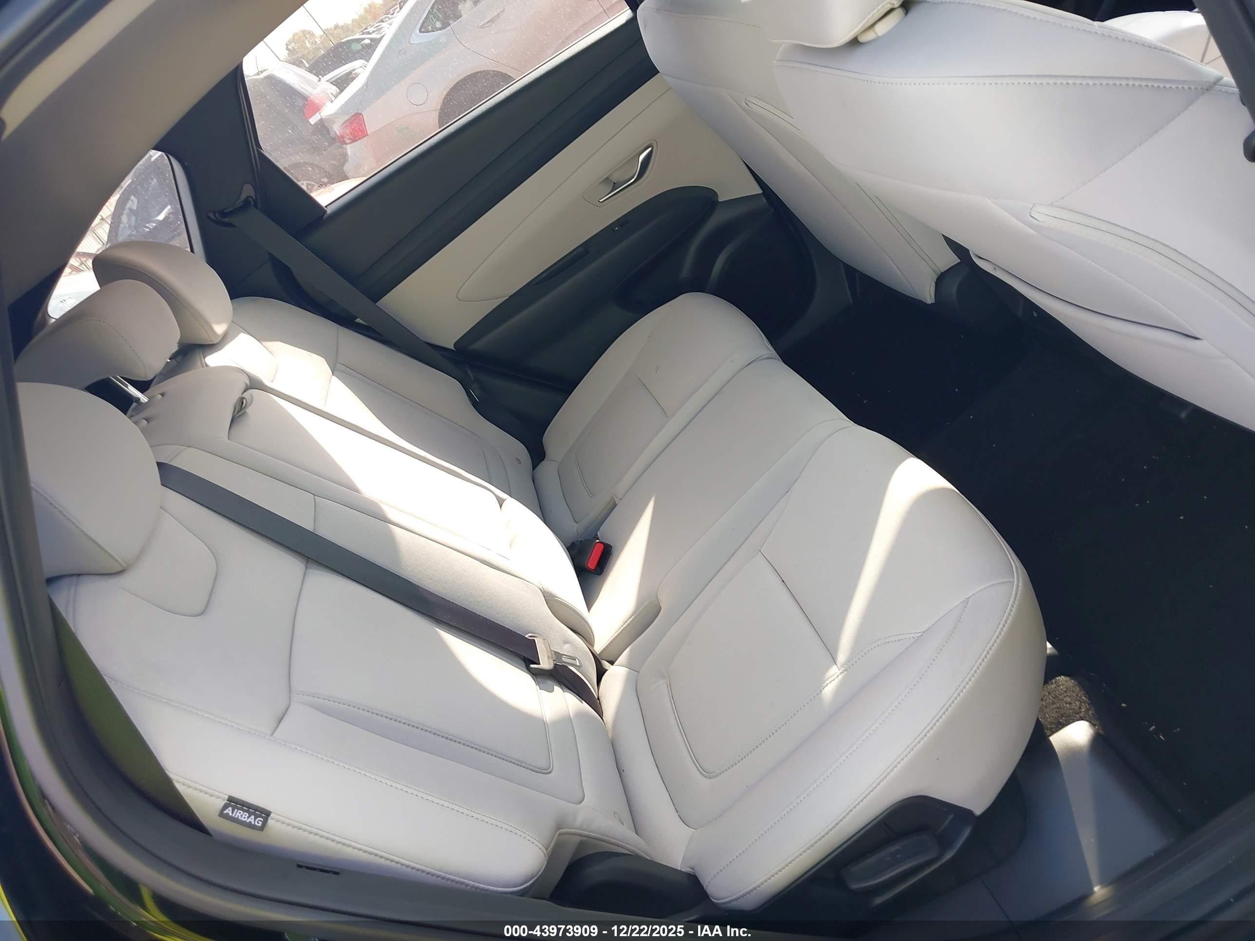 HYUNDAI TUCSON image 8