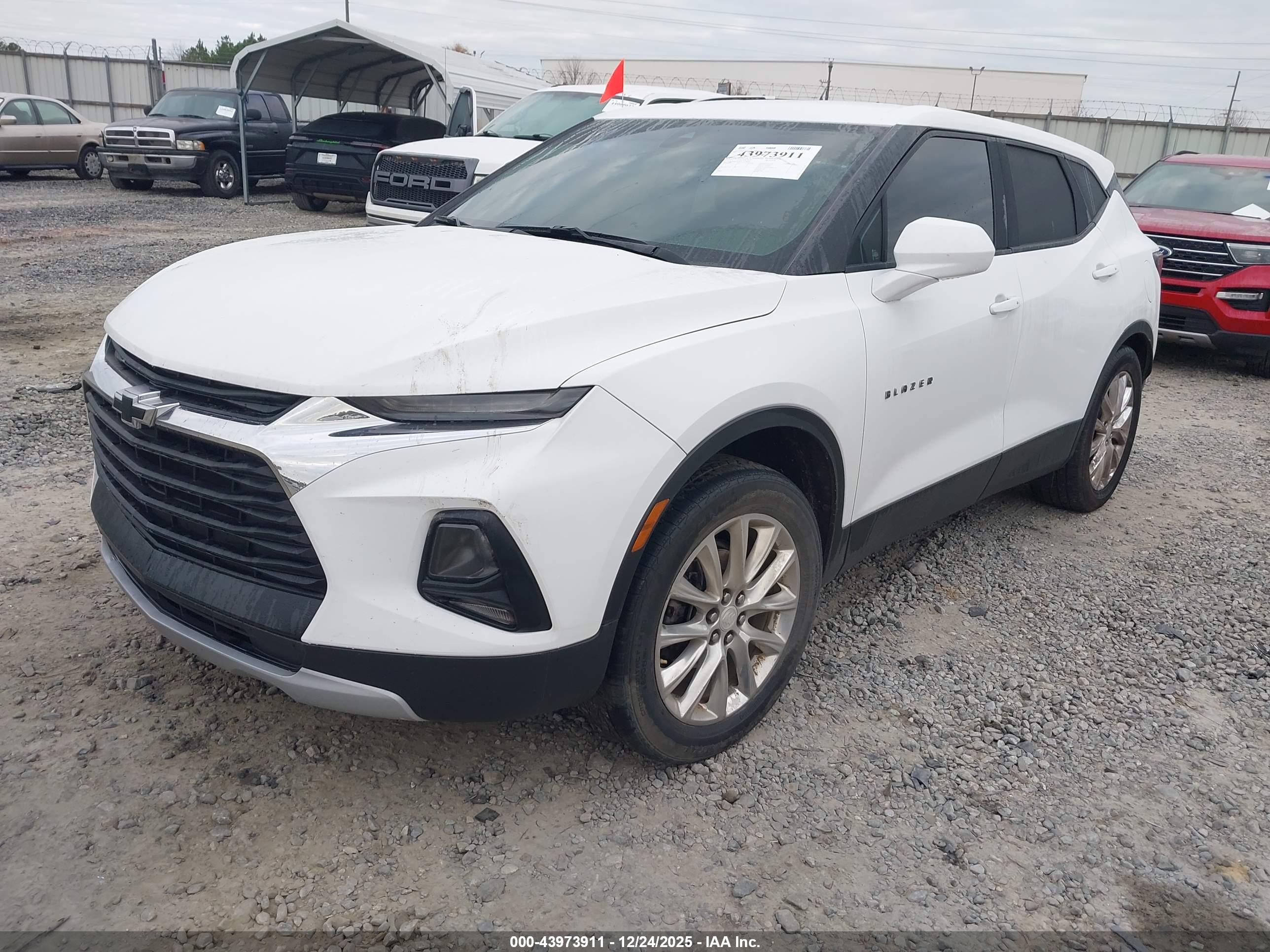 CHEVROLET BLAZER image 2