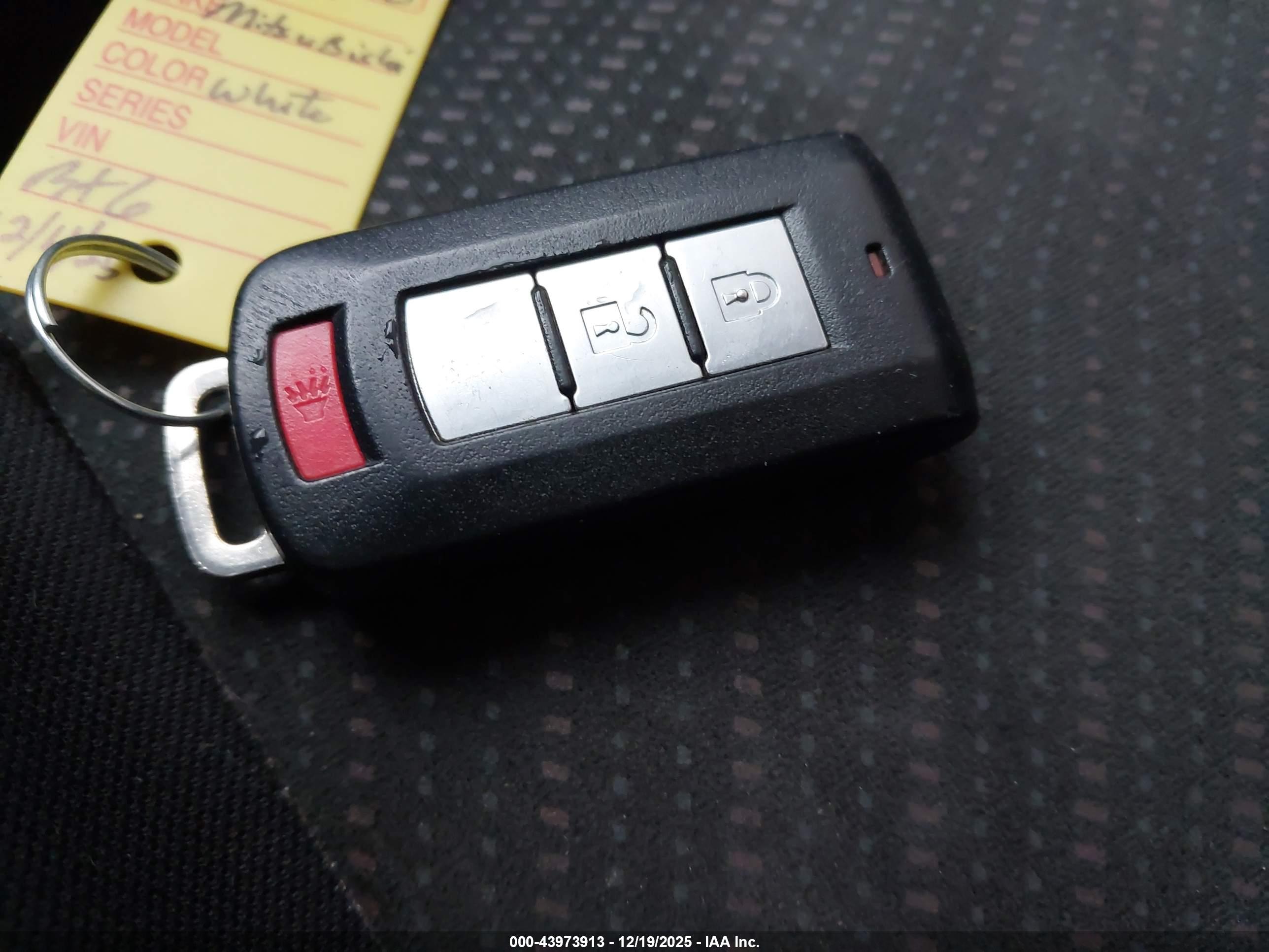 MITSUBISHI OUTLANDER image 11