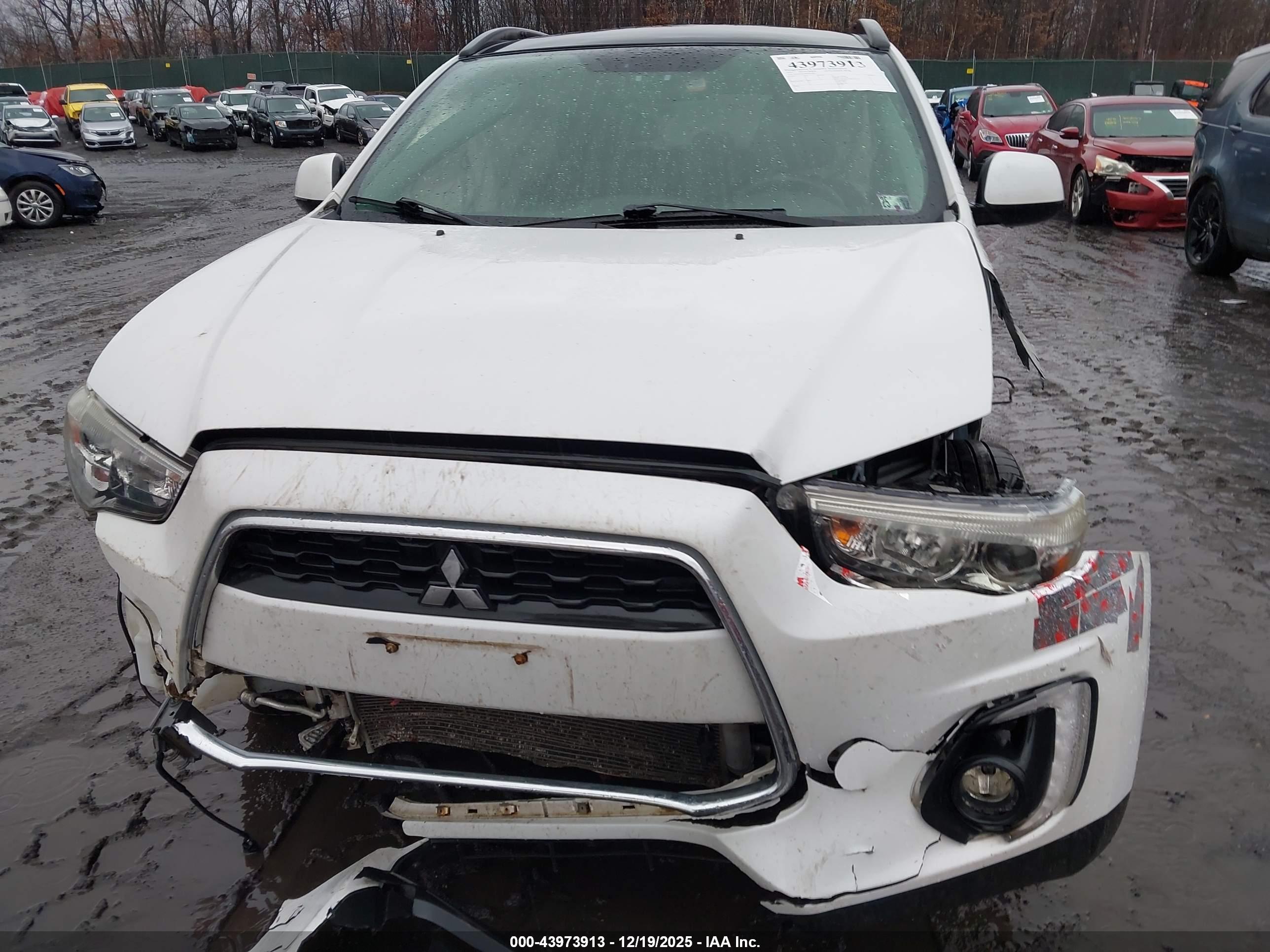 MITSUBISHI OUTLANDER image 6