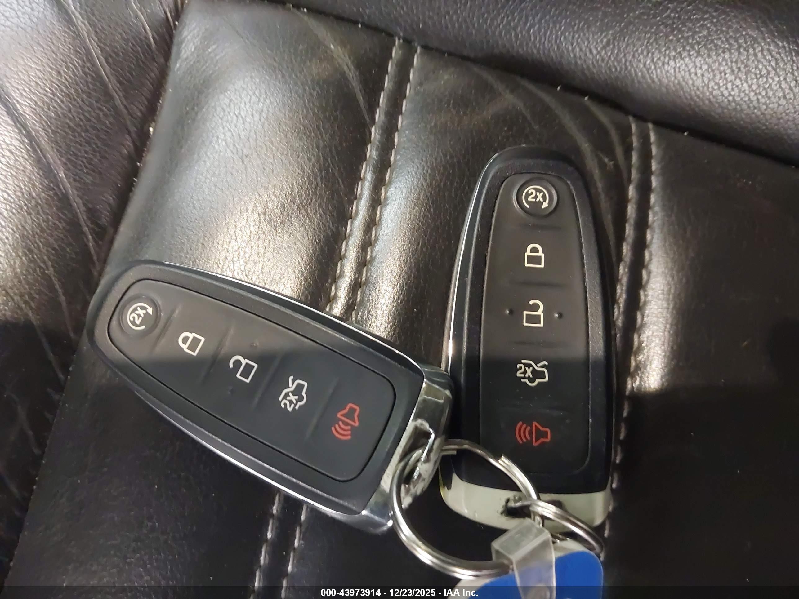 FORD ESCAPE image 11