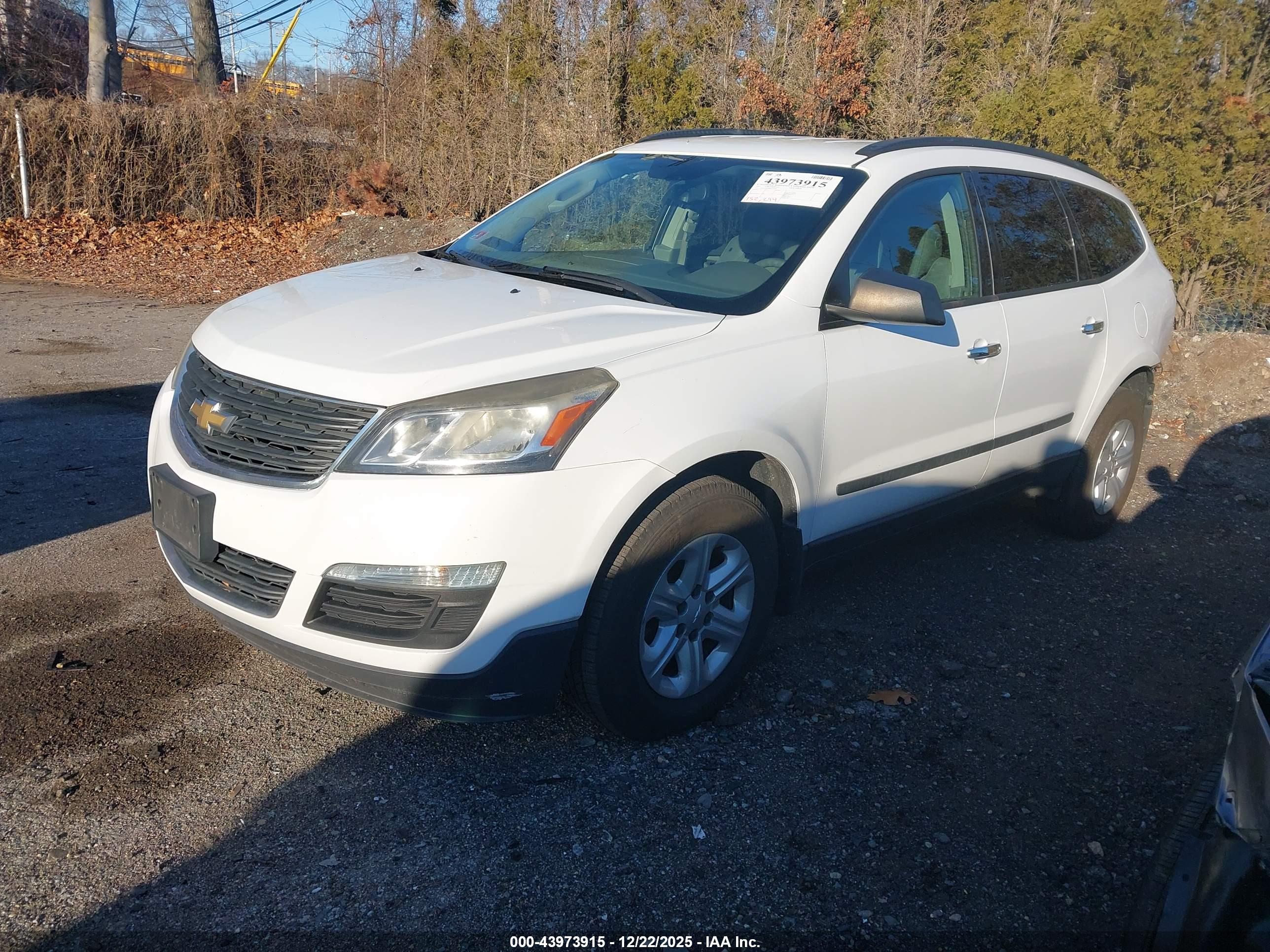 CHEVROLET TRAVERSE image 2