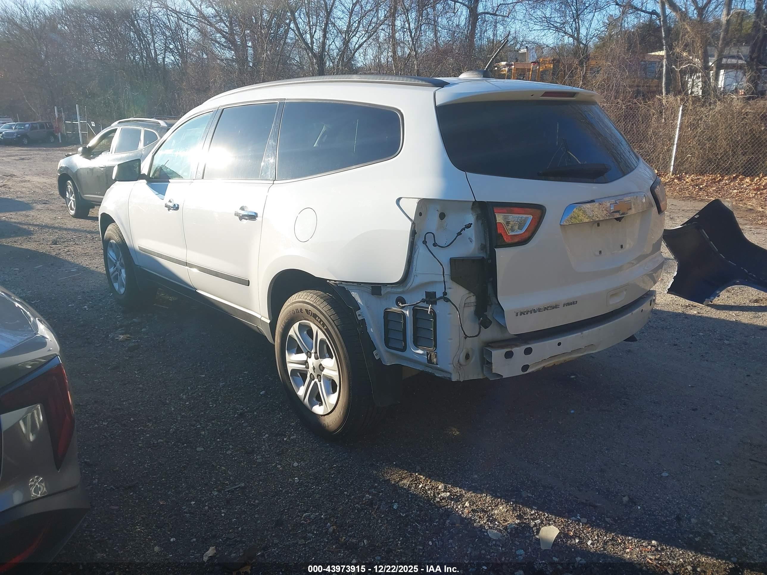 CHEVROLET TRAVERSE image 3