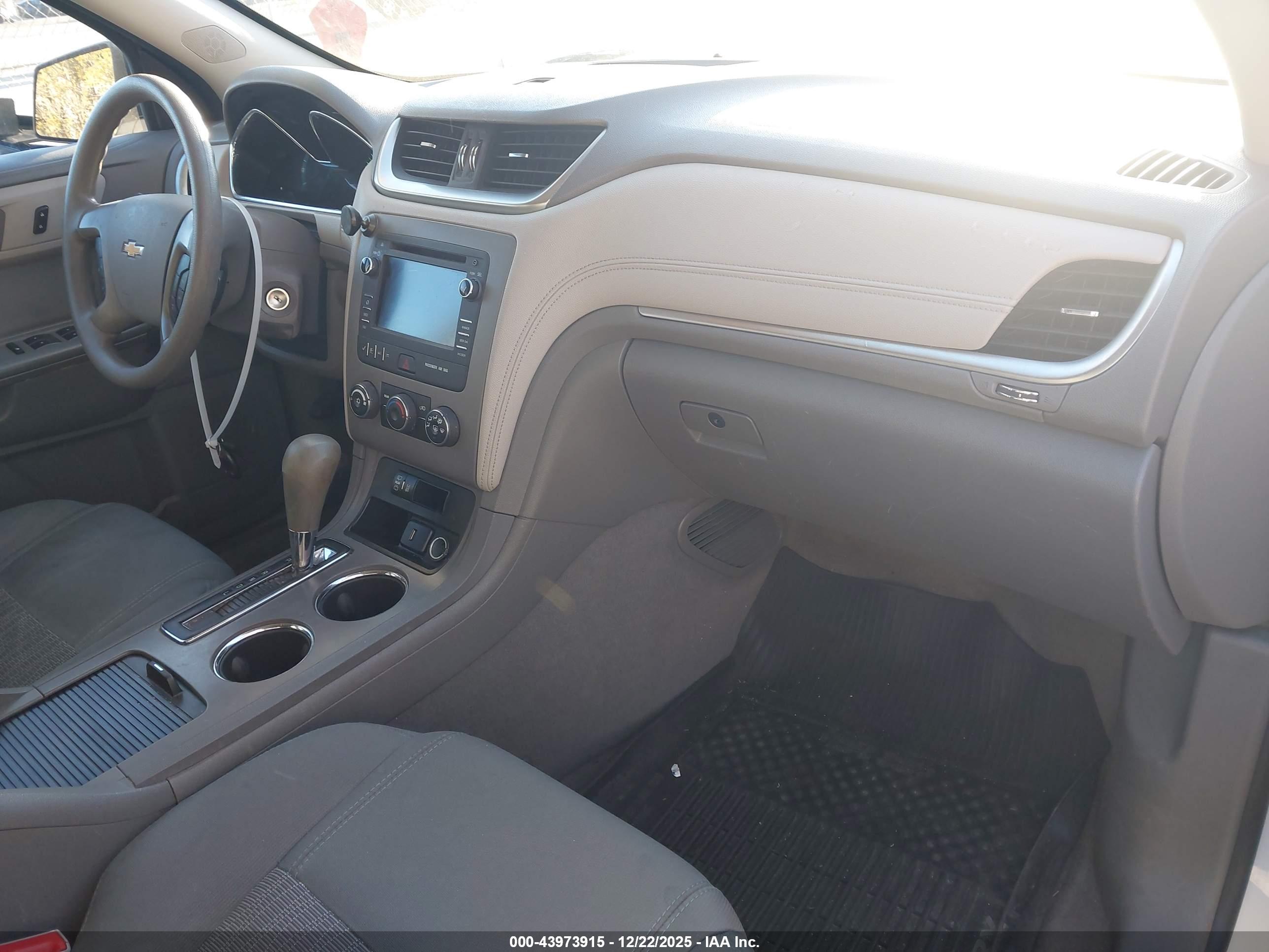 CHEVROLET TRAVERSE image 5