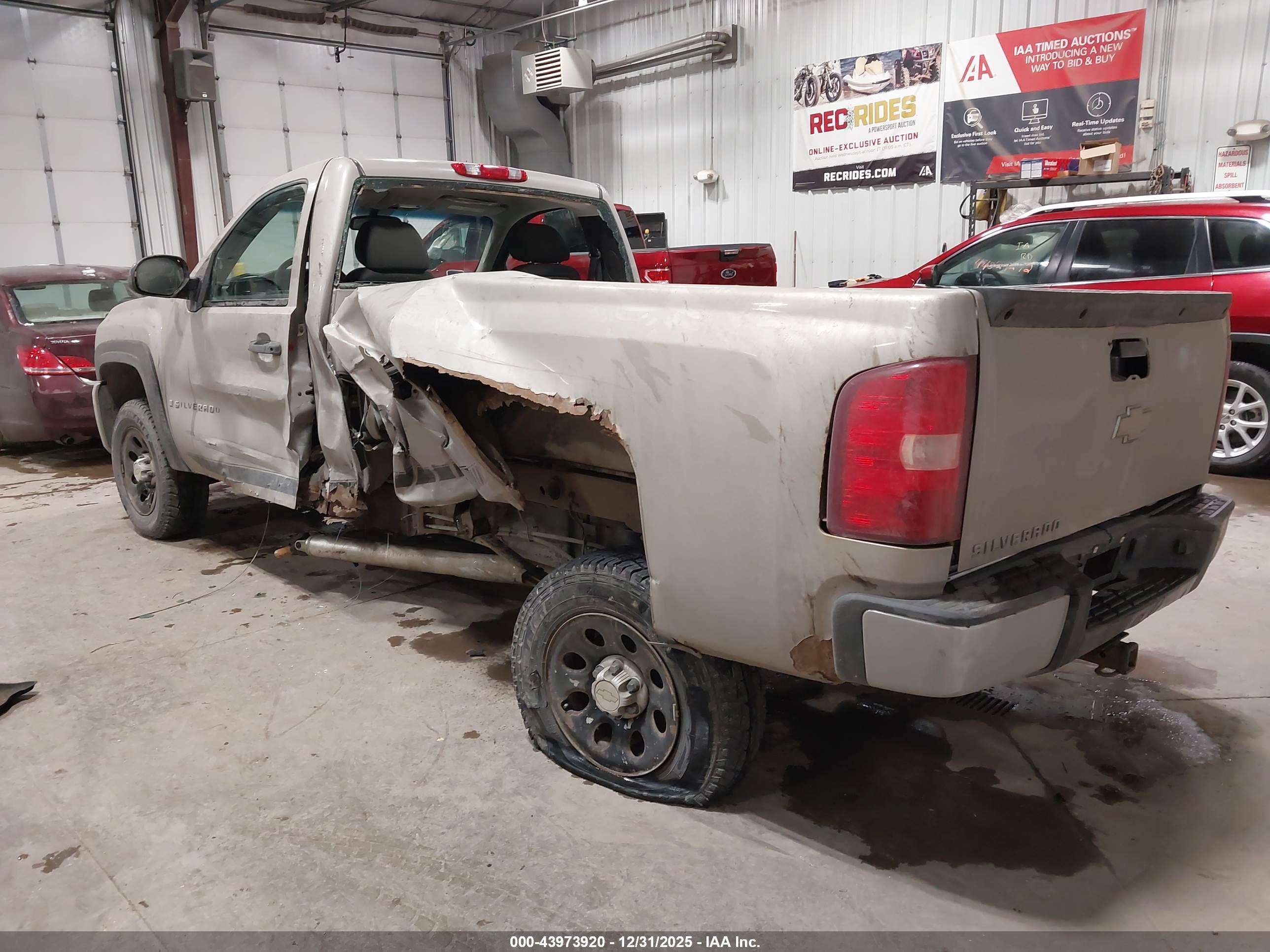 CHEVROLET SILVERADO image 3