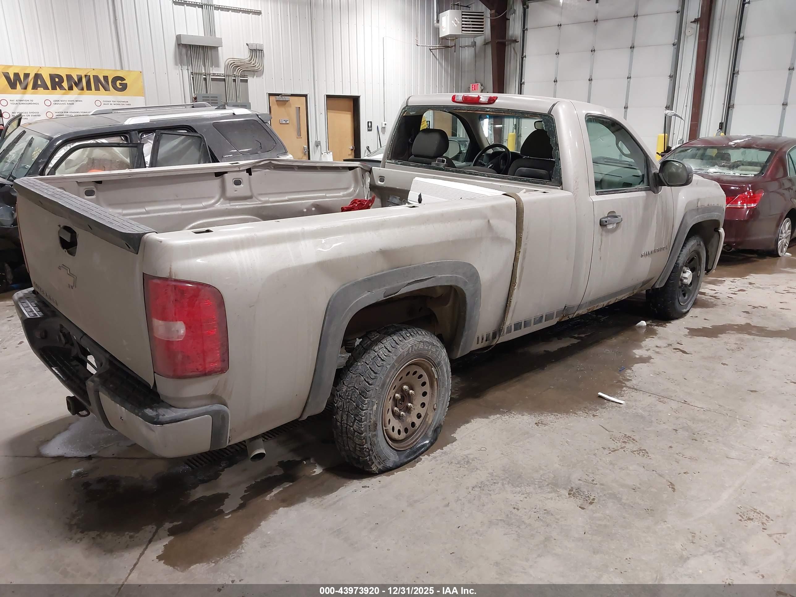 CHEVROLET SILVERADO image 4