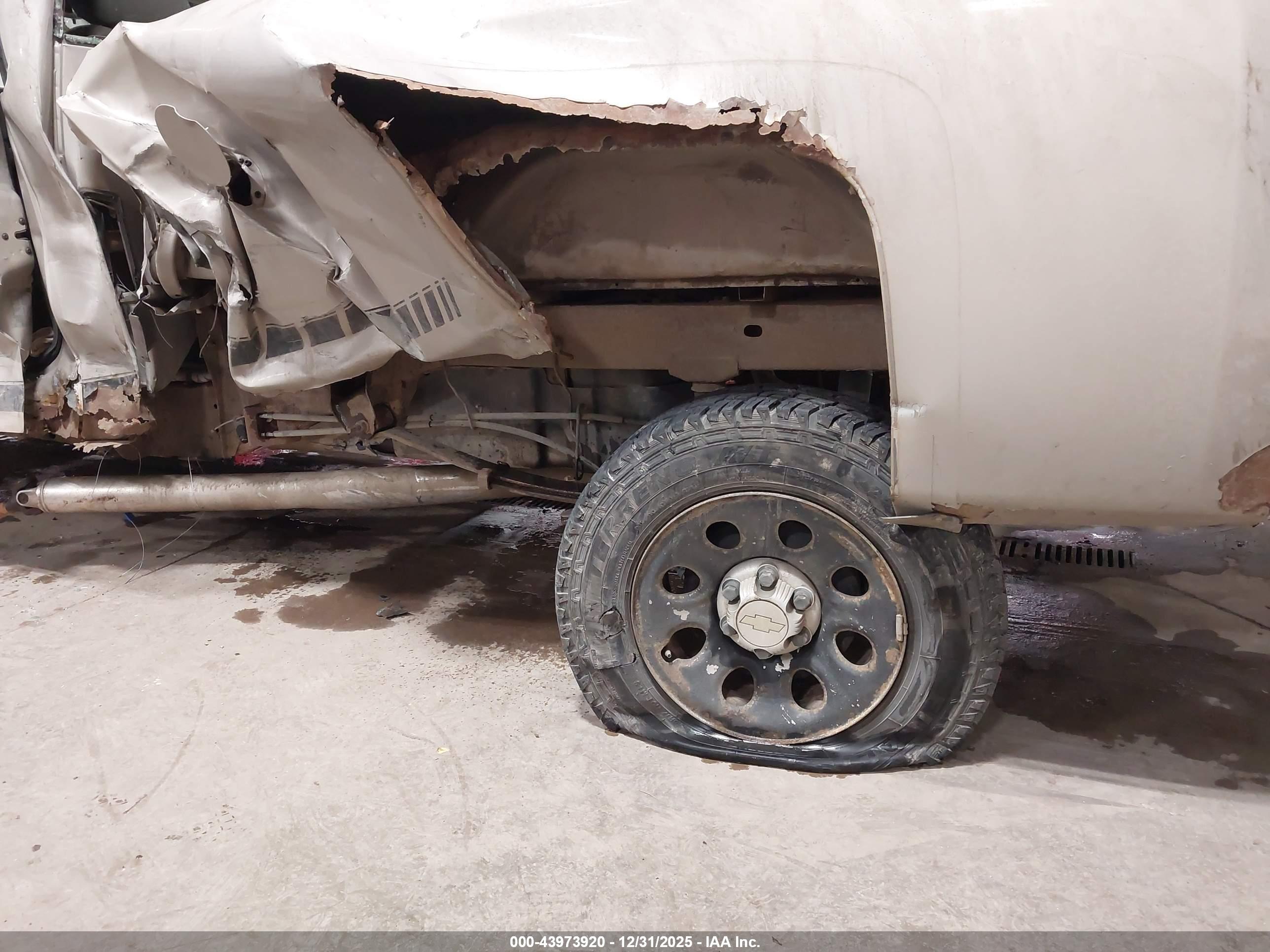 CHEVROLET SILVERADO image 6