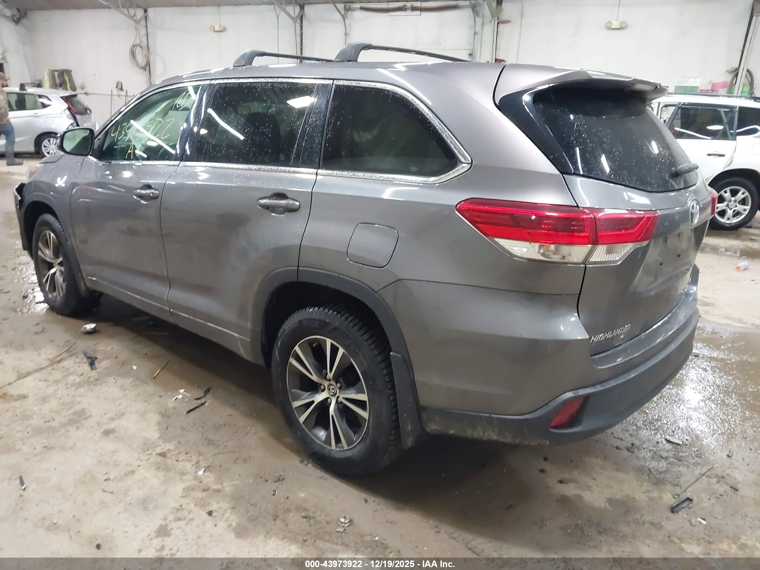 TOYOTA HIGHLANDER image 3