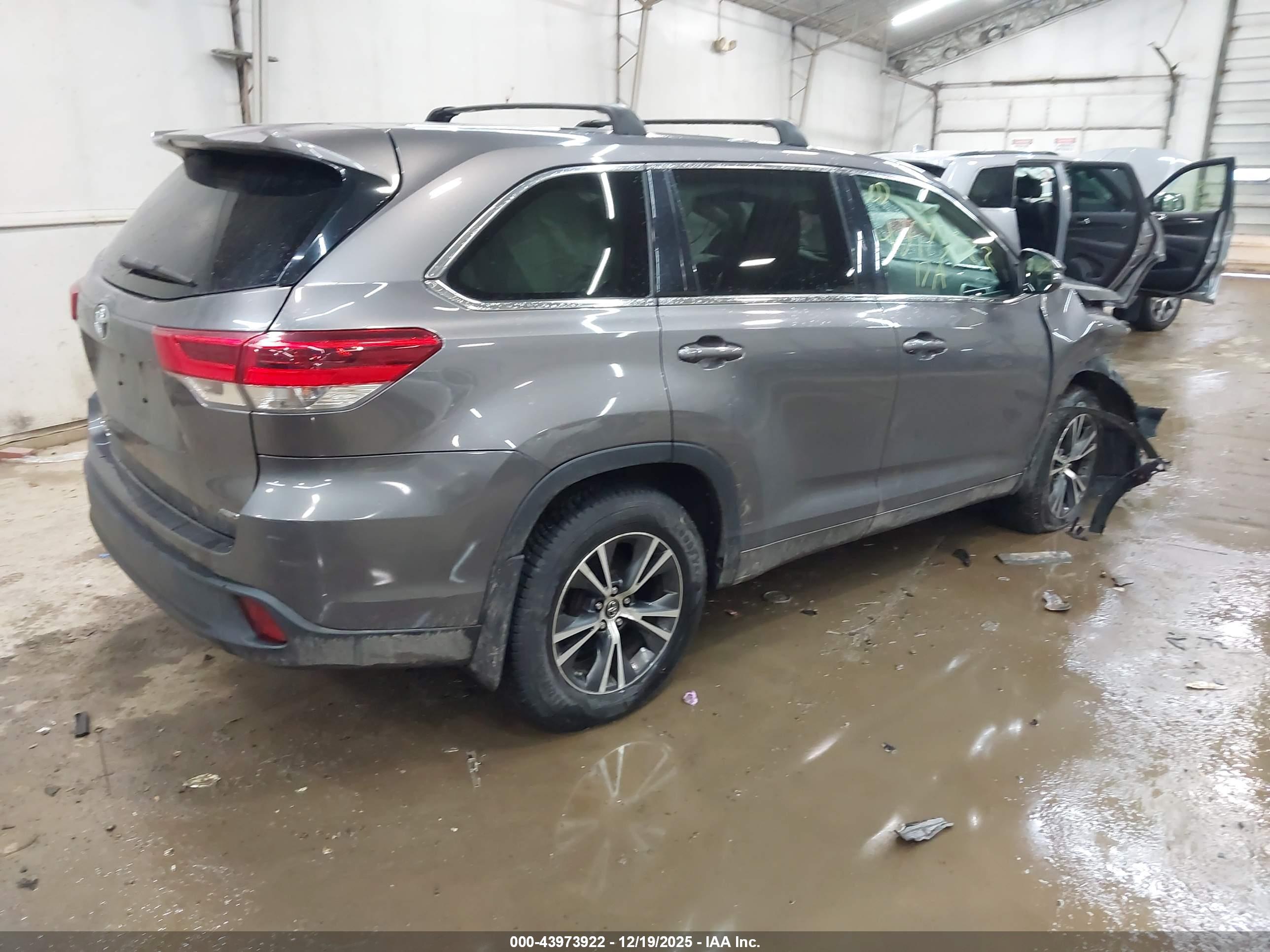 TOYOTA HIGHLANDER image 4
