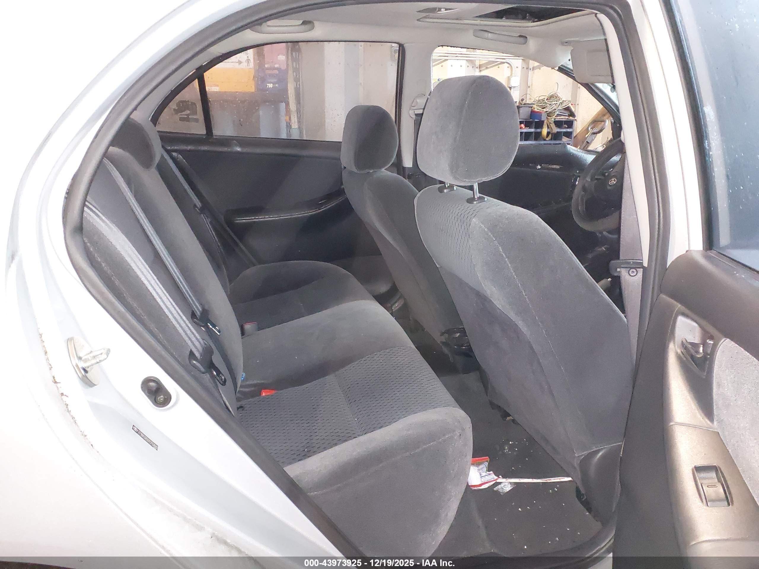 TOYOTA COROLLA image 8