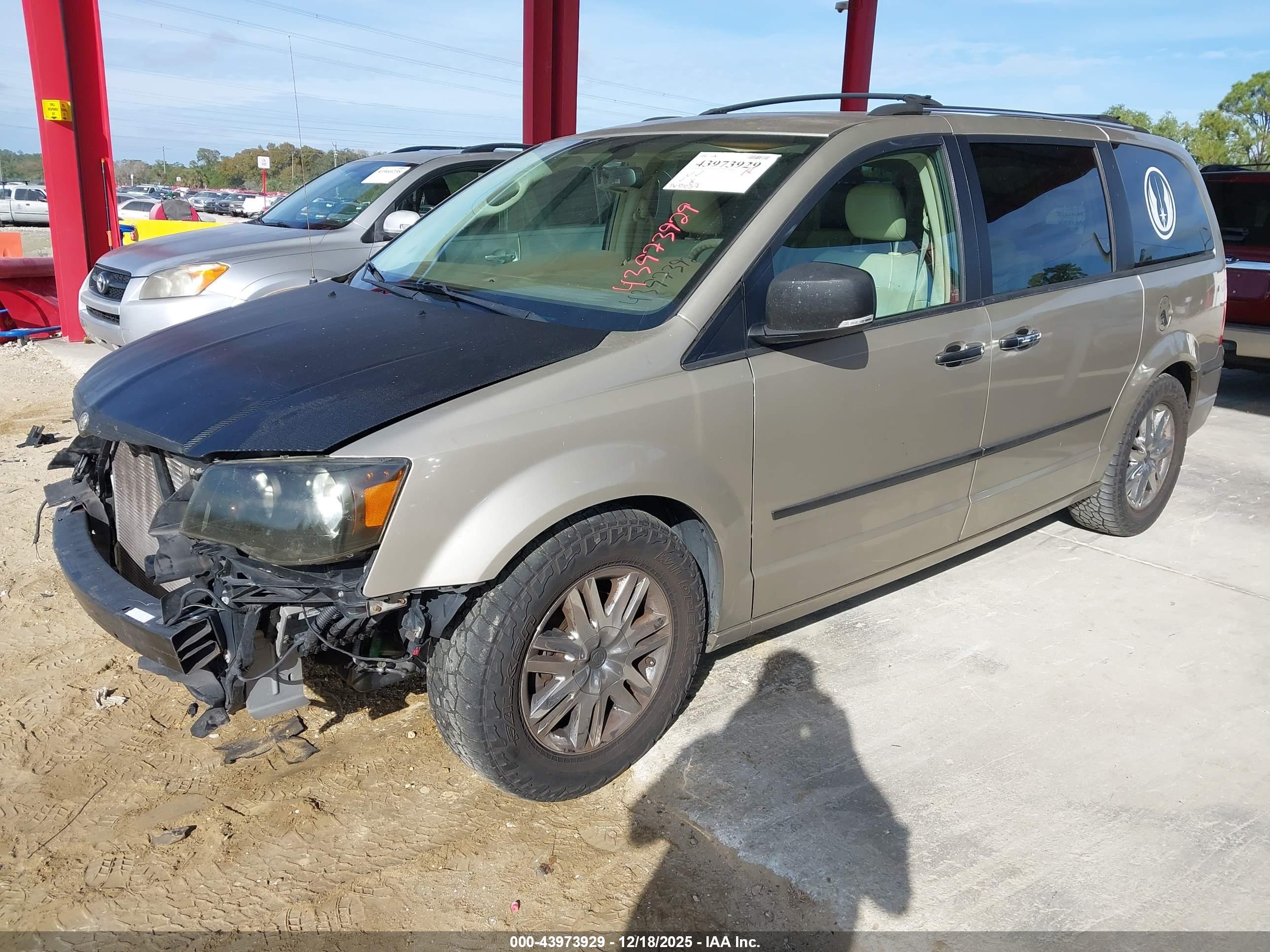 CHRYSLER TOWN image 2