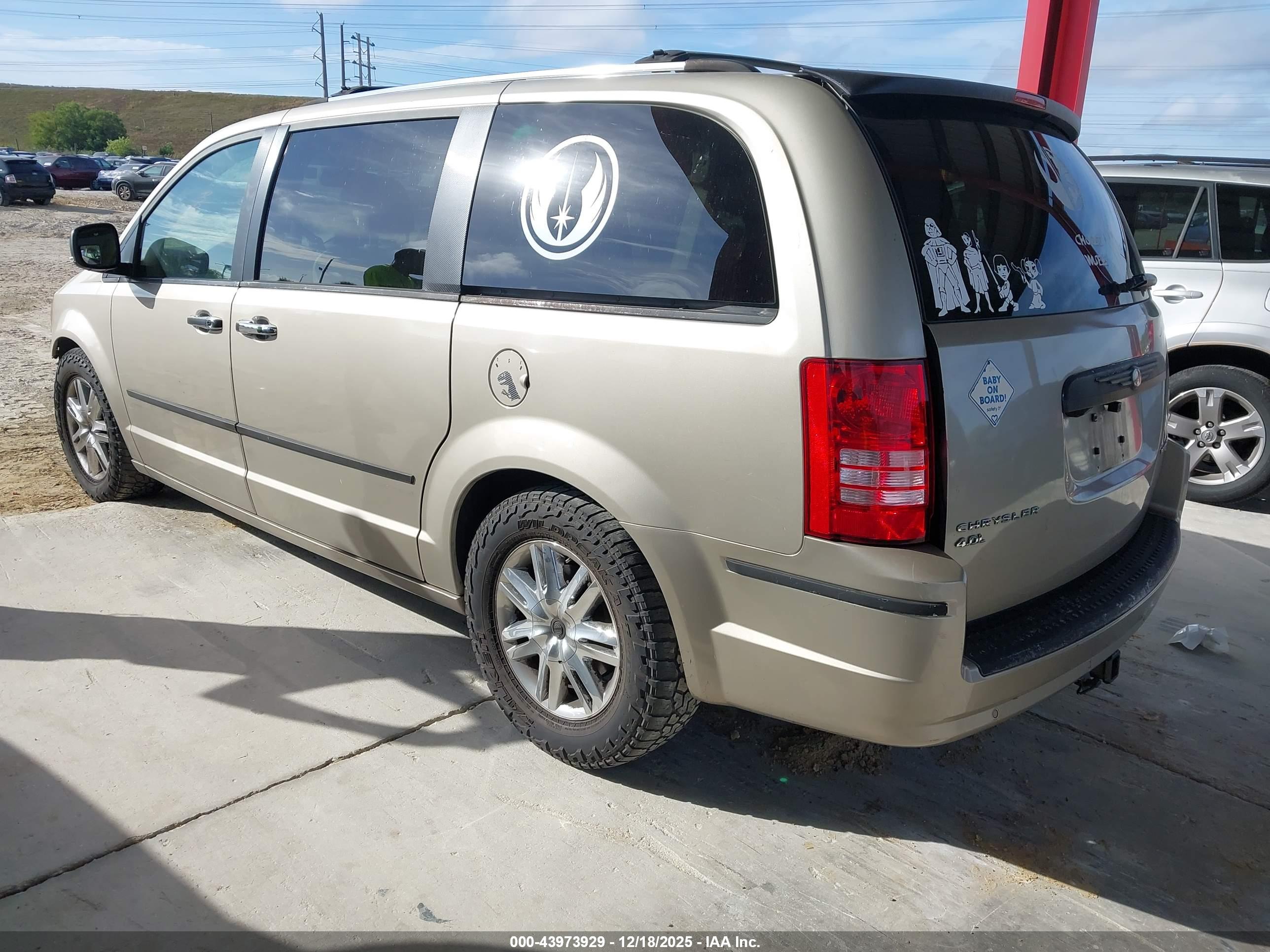 CHRYSLER TOWN image 3