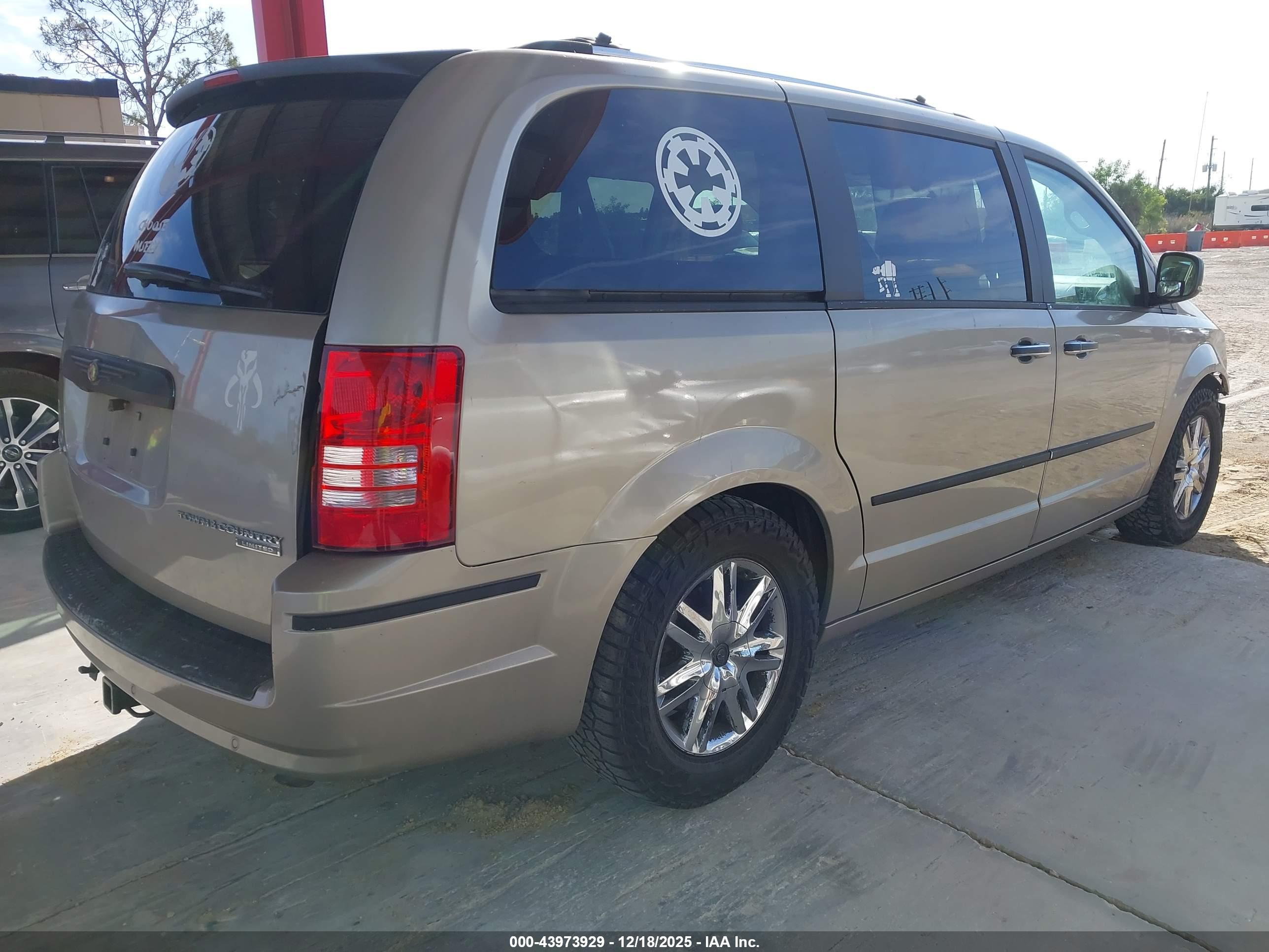 CHRYSLER TOWN image 4