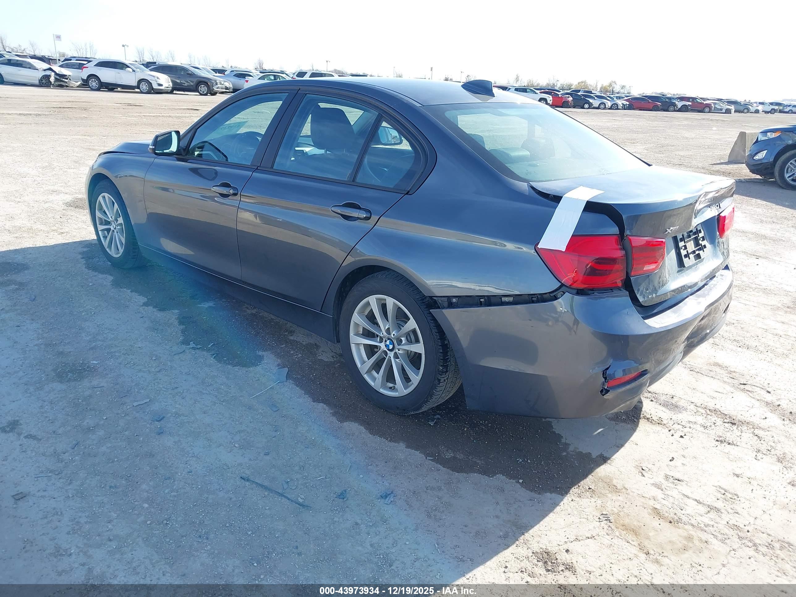 BMW 320I image 3