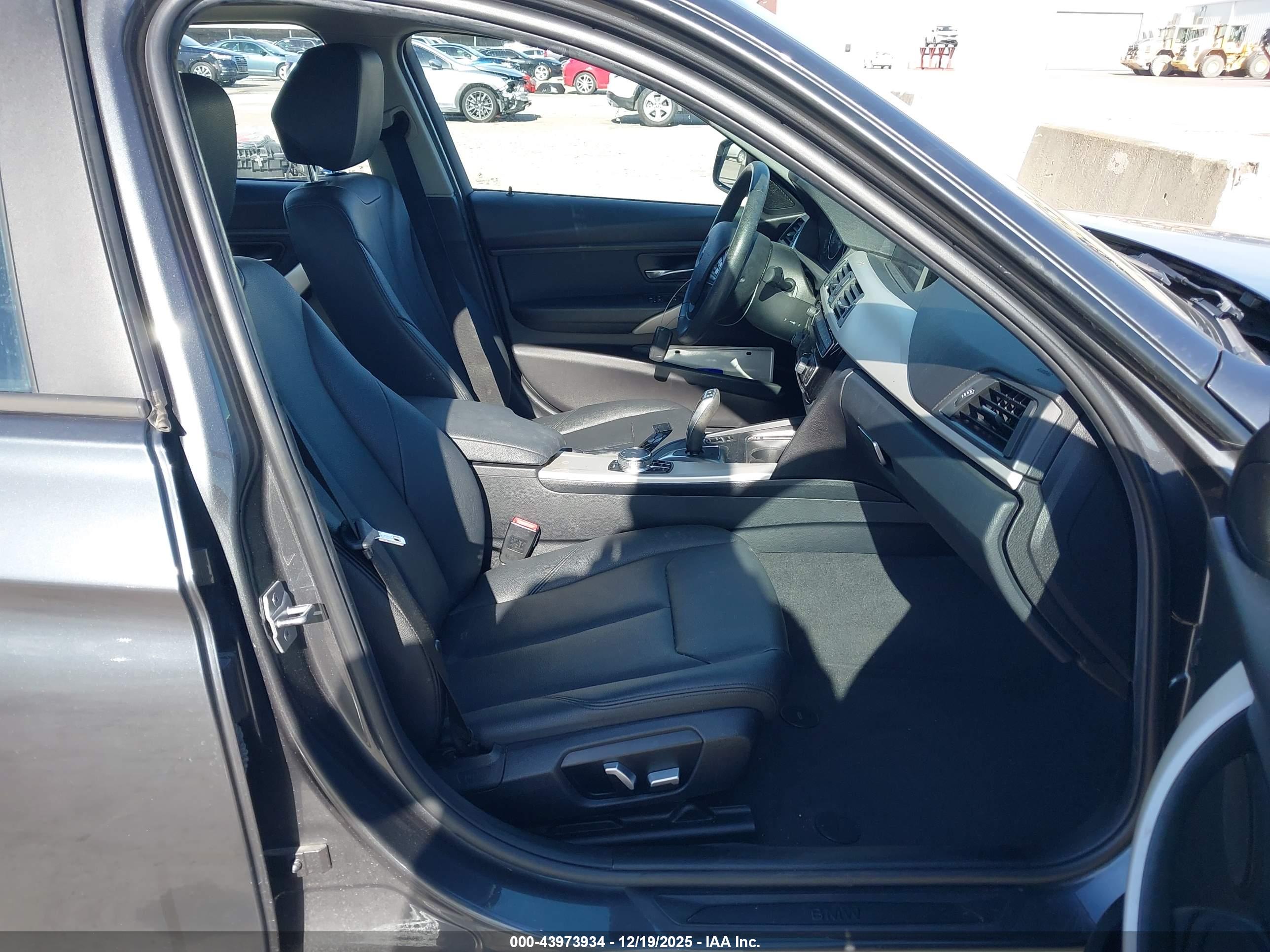 BMW 320I image 5