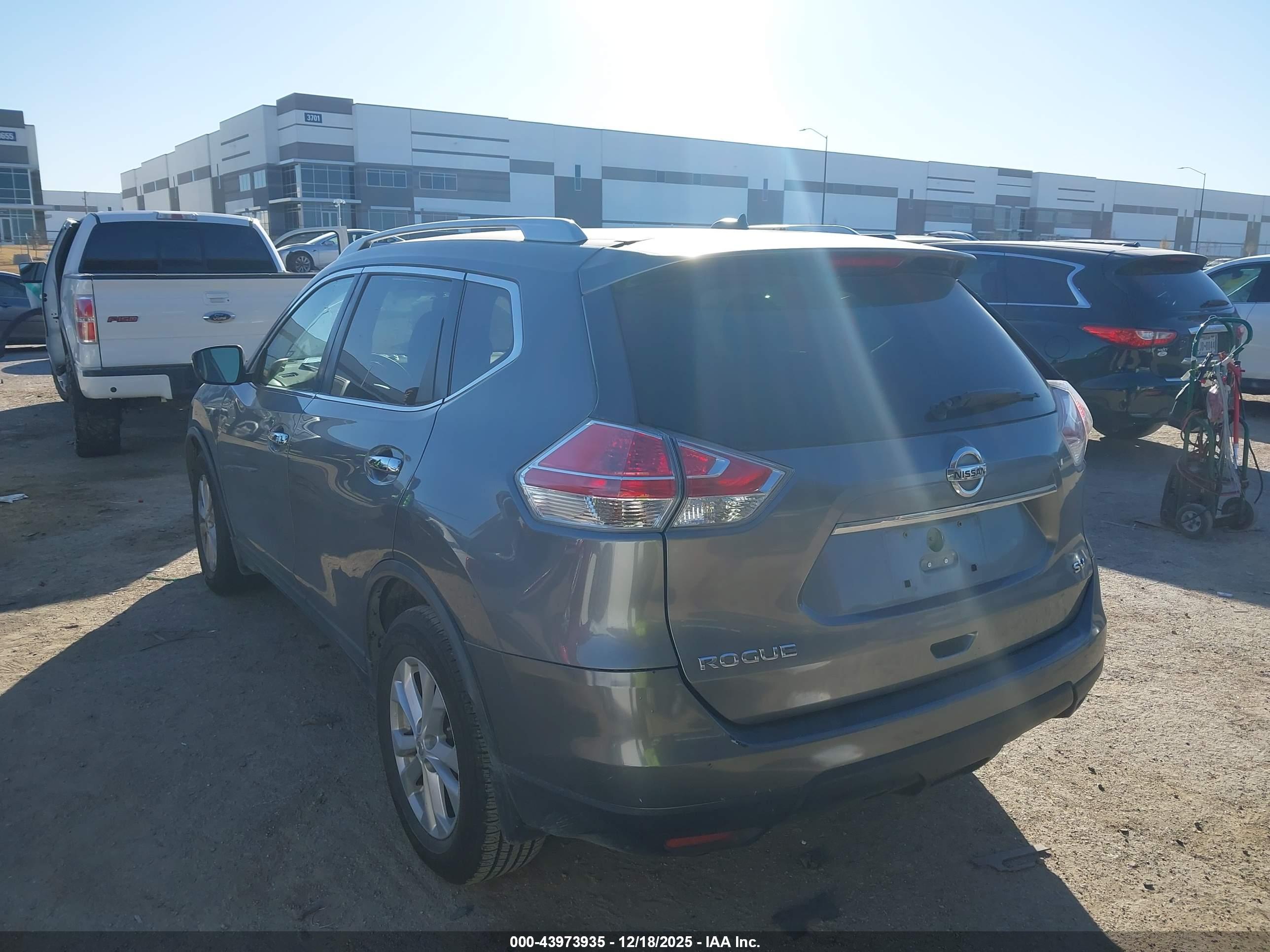 NISSAN ROGUE image 3