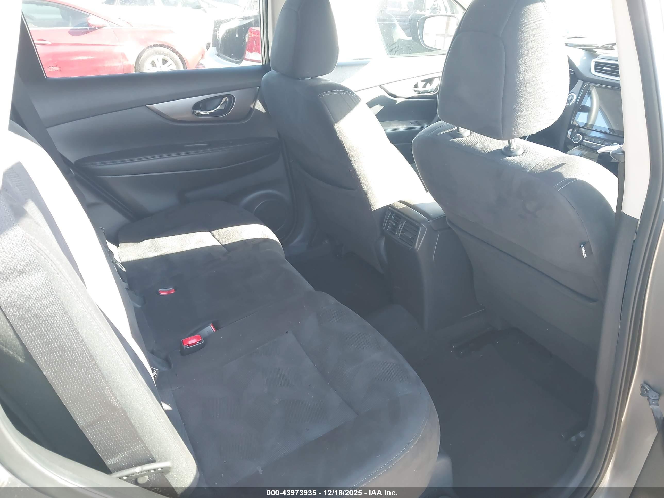 NISSAN ROGUE image 8