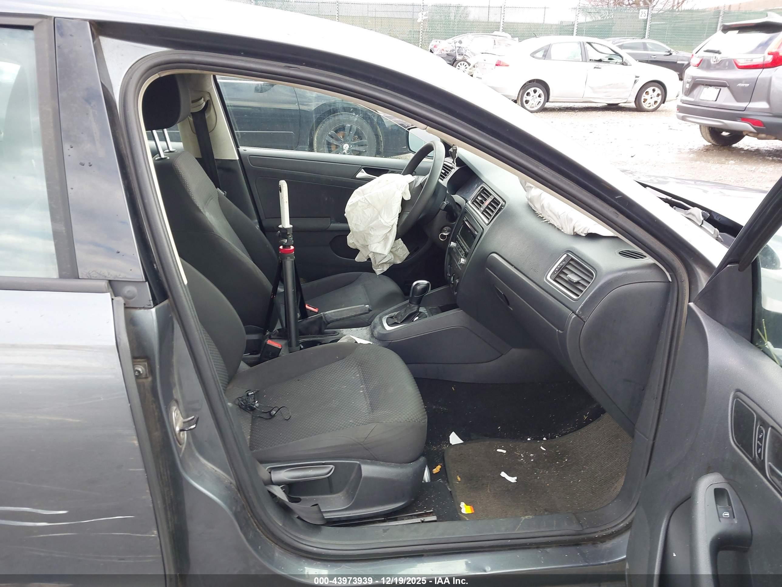 VOLKSWAGEN JETTA image 5