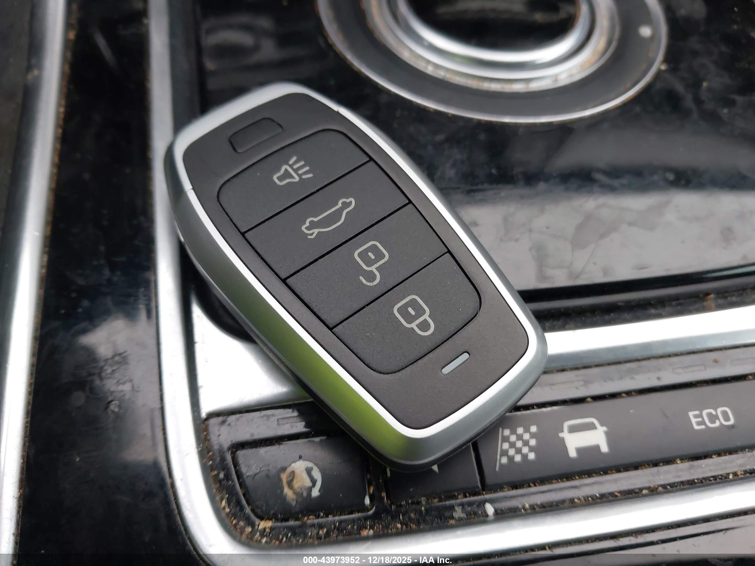 JAGUAR XF image 11