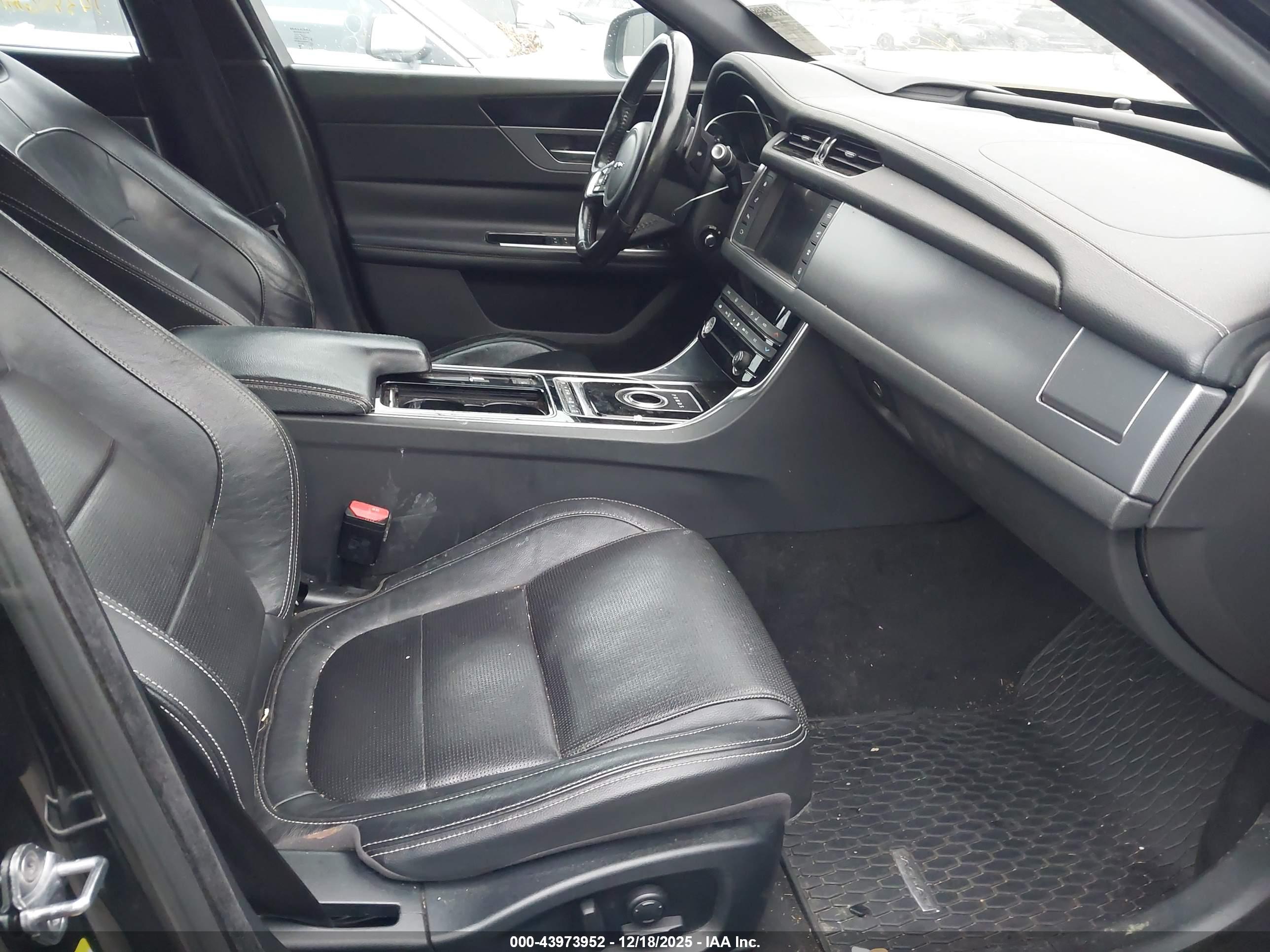 JAGUAR XF image 5