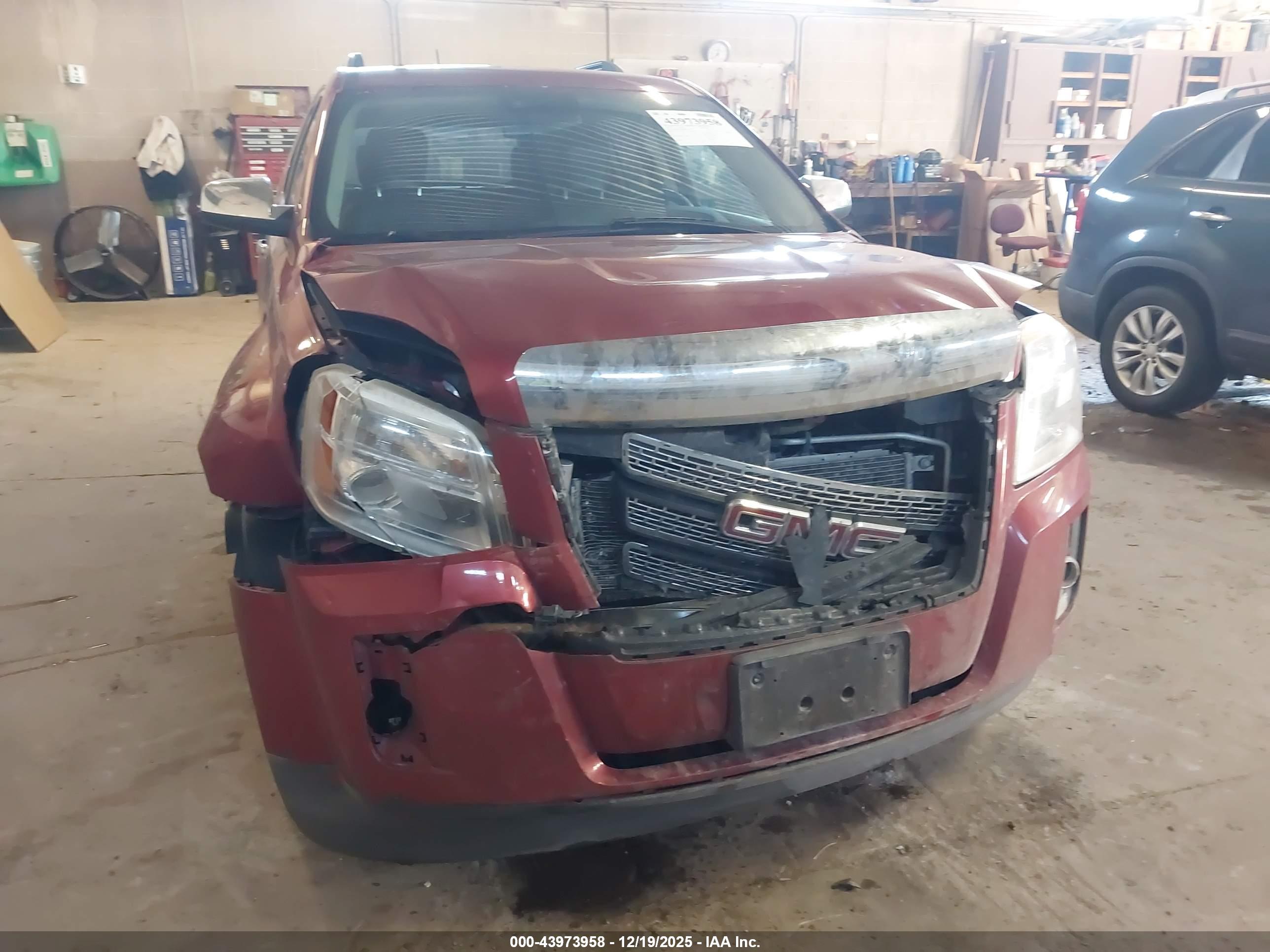 GMC TERRAIN image 6