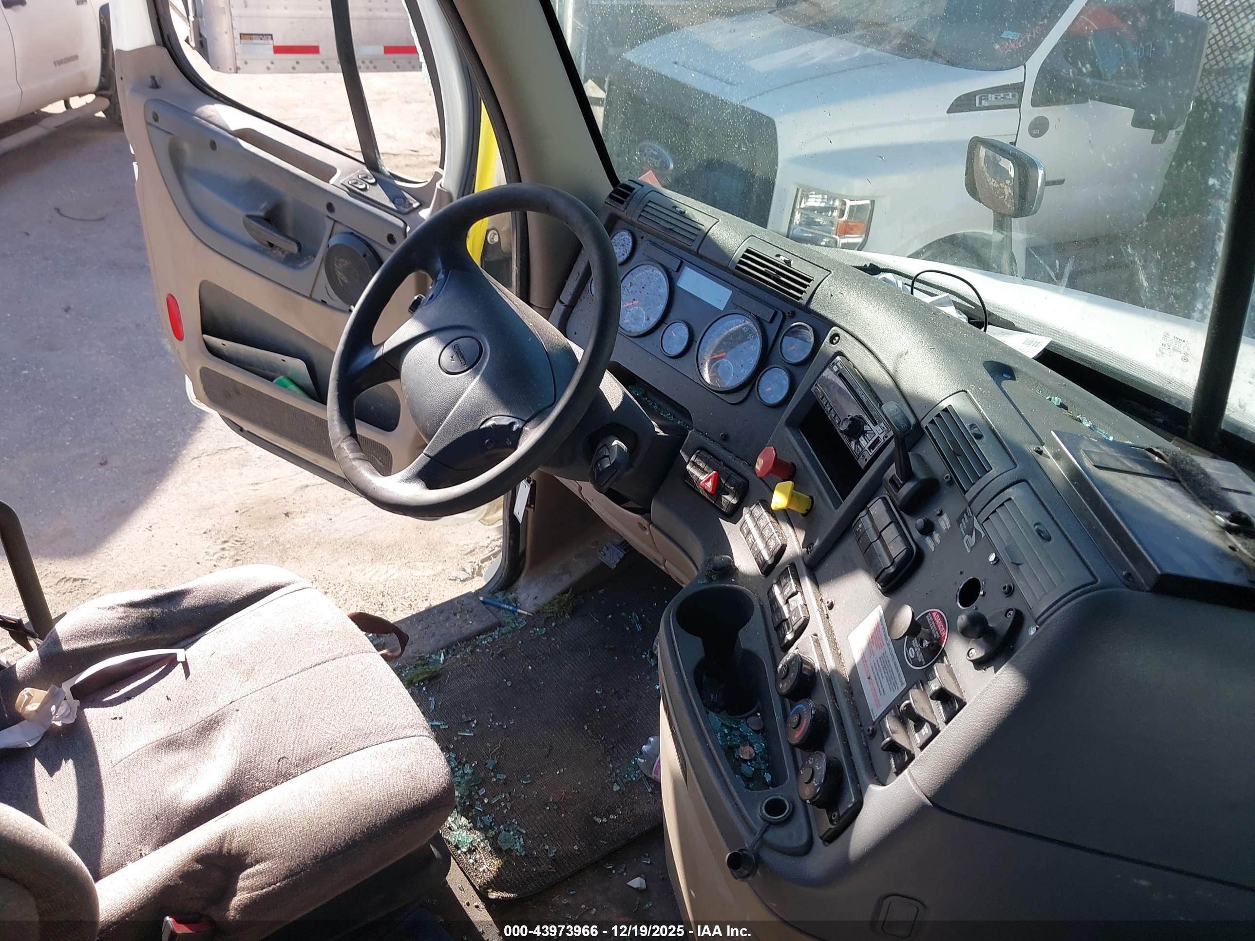 FREIGHTLINER CASCADIA image 8
