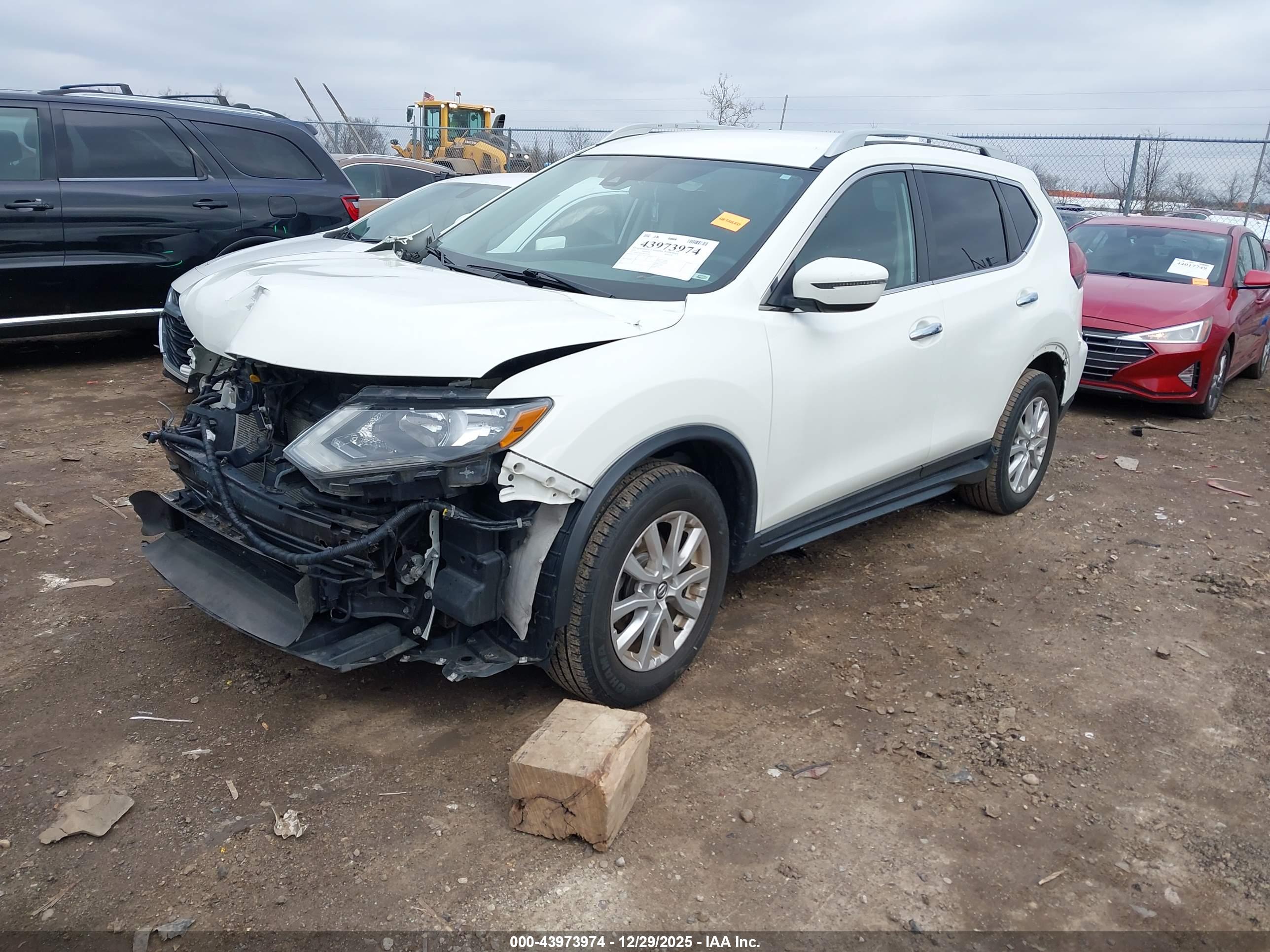 NISSAN ROGUE image 2
