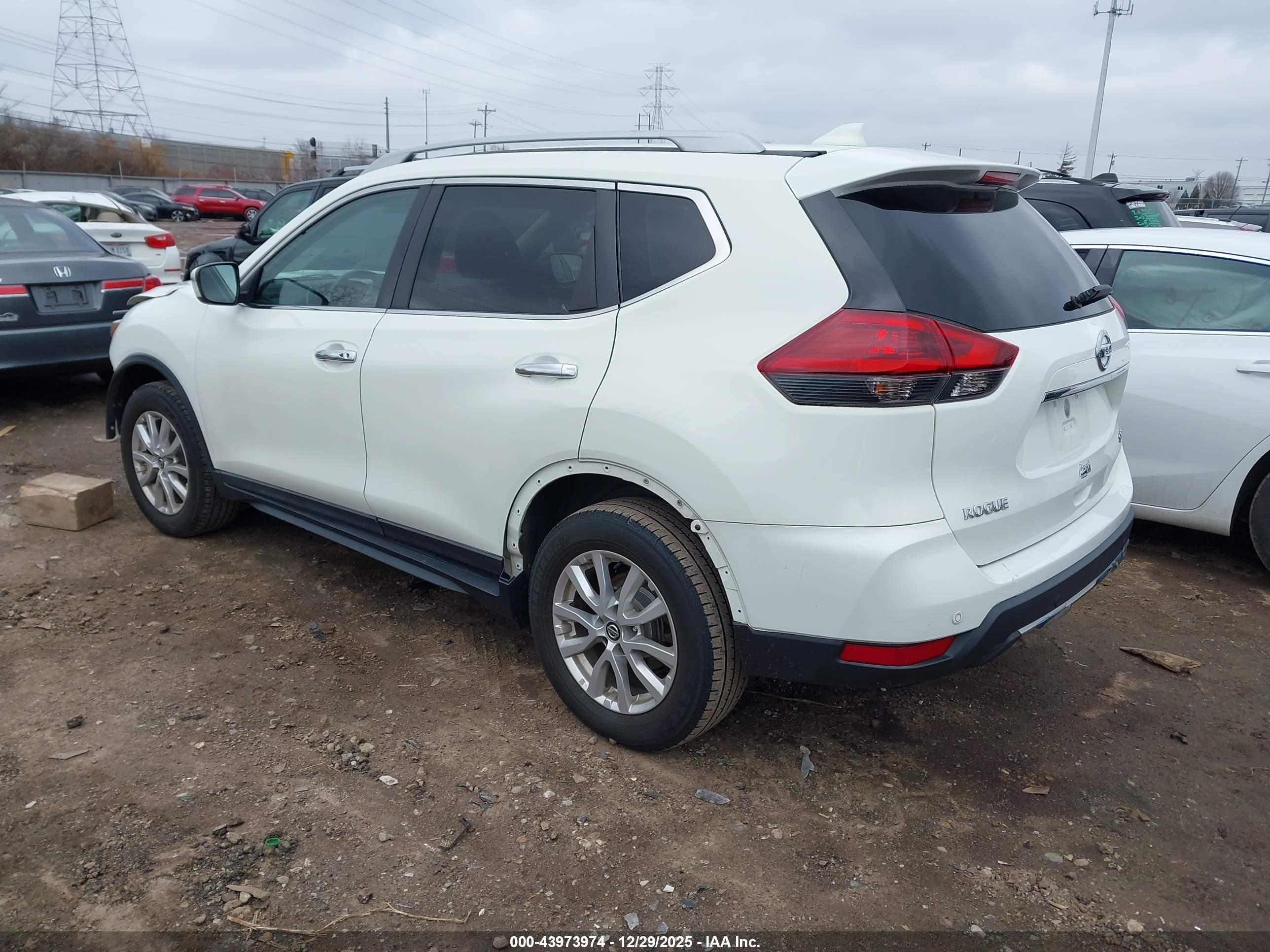 NISSAN ROGUE image 3