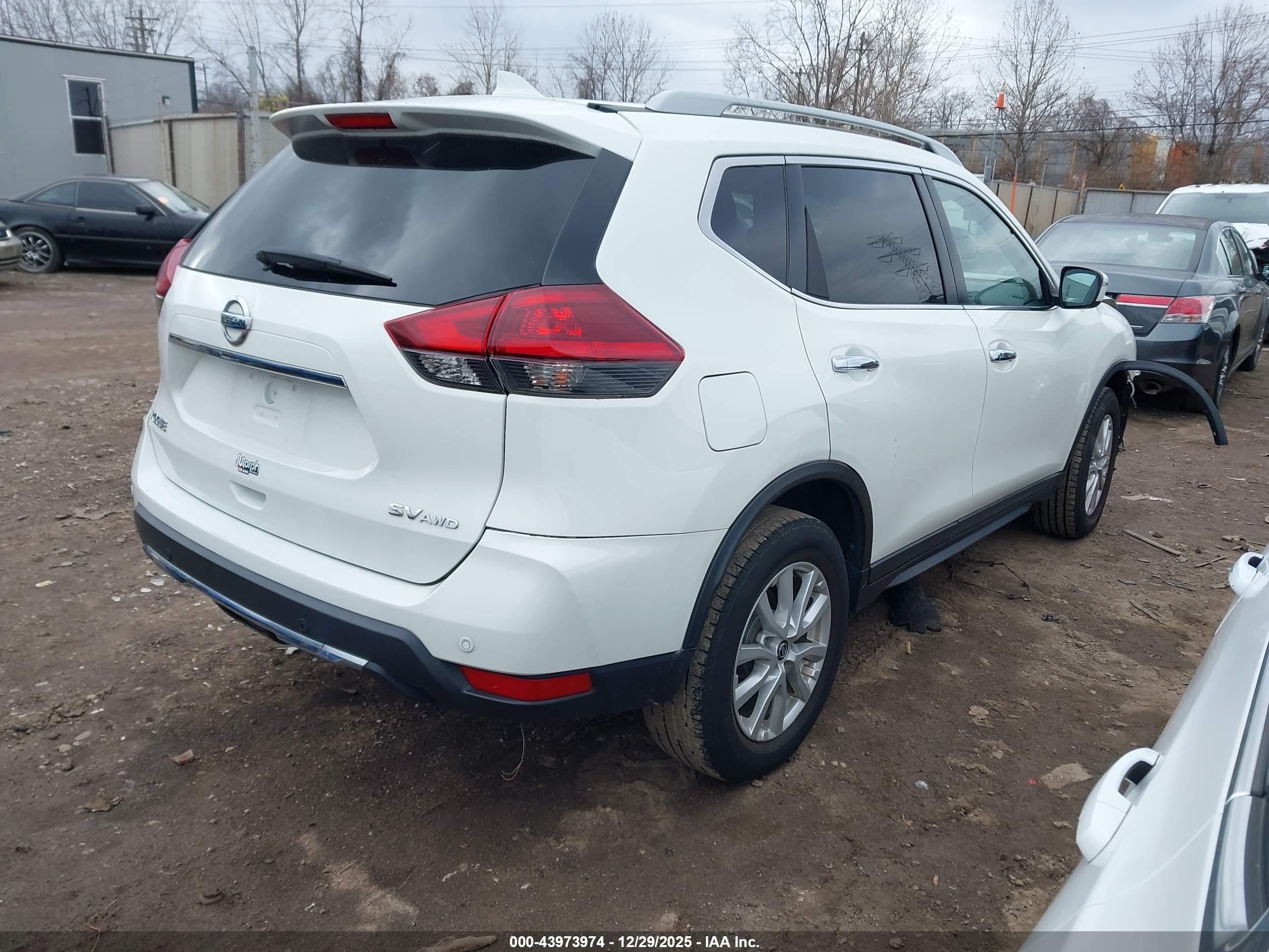 NISSAN ROGUE image 4