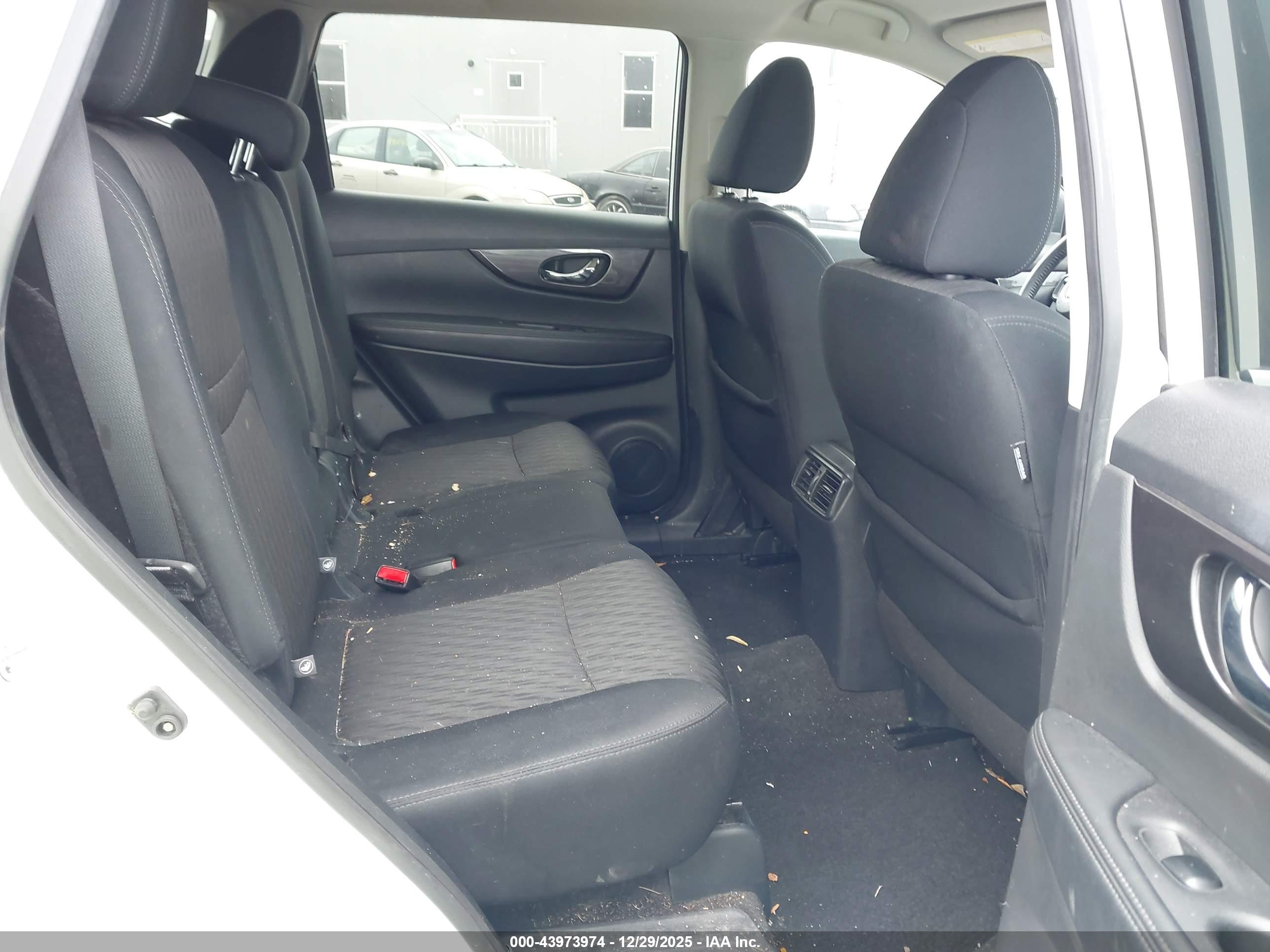 NISSAN ROGUE image 8