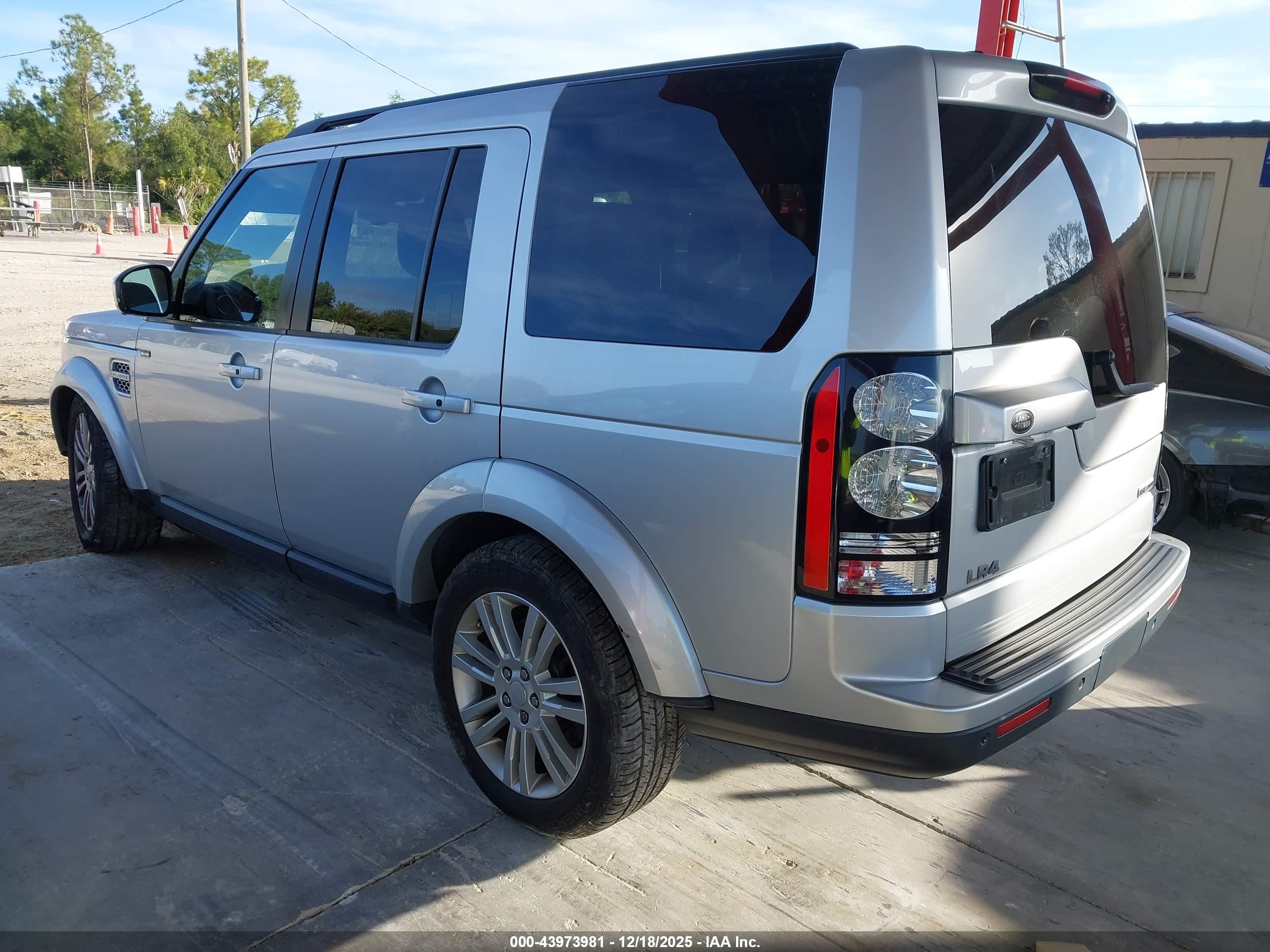 LAND ROVER image 3