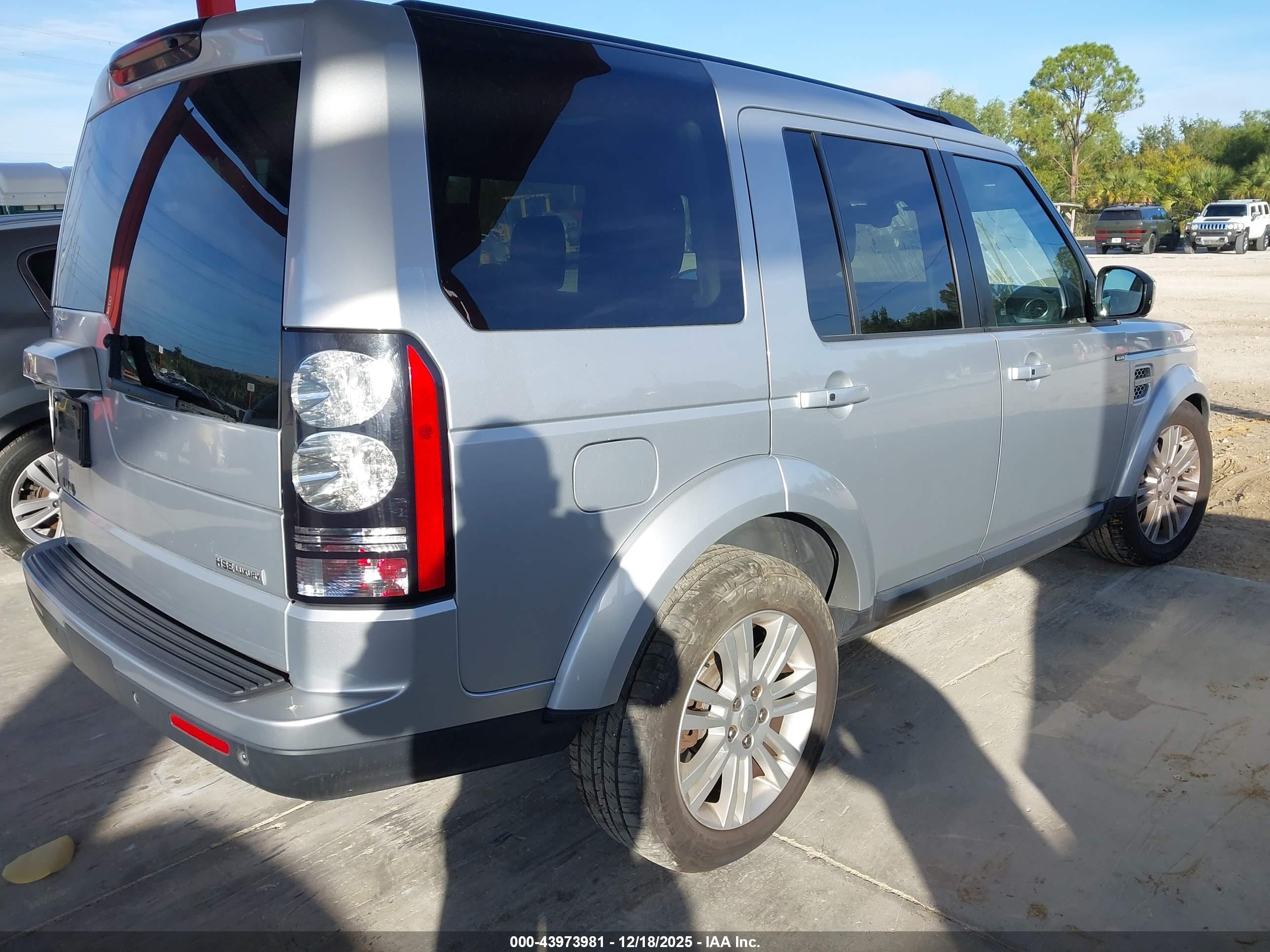 LAND ROVER image 4