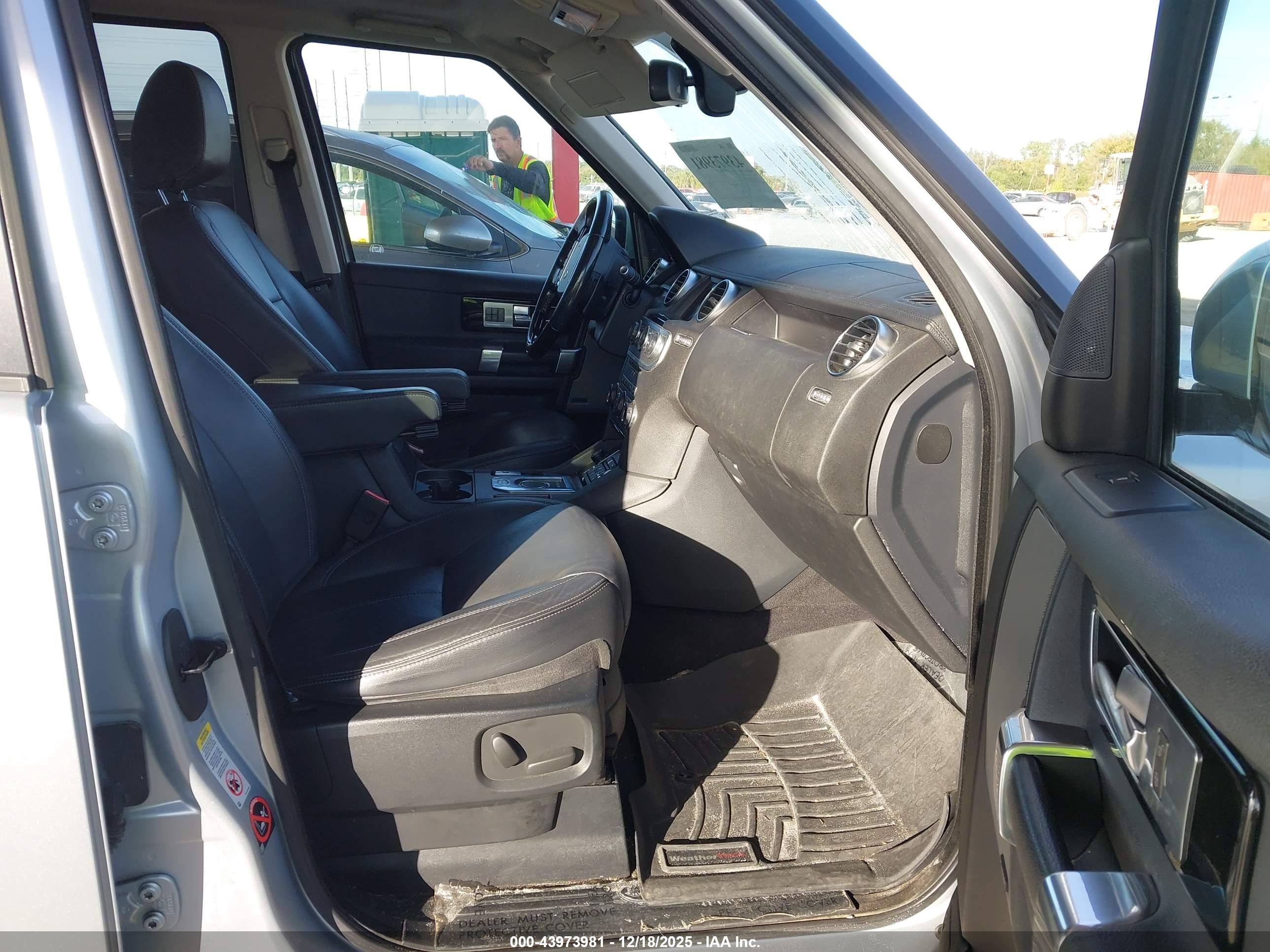 LAND ROVER image 5