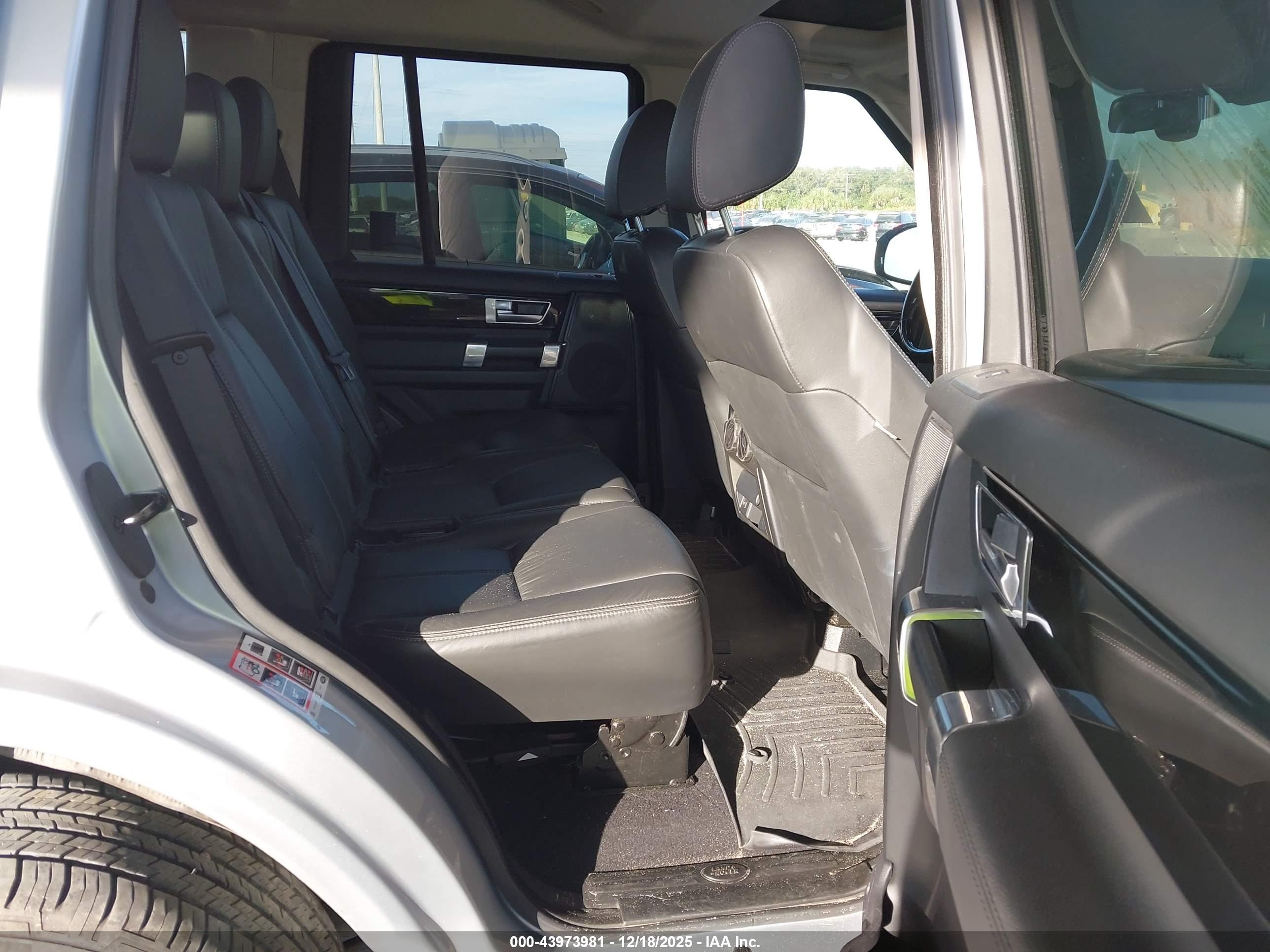 LAND ROVER image 8